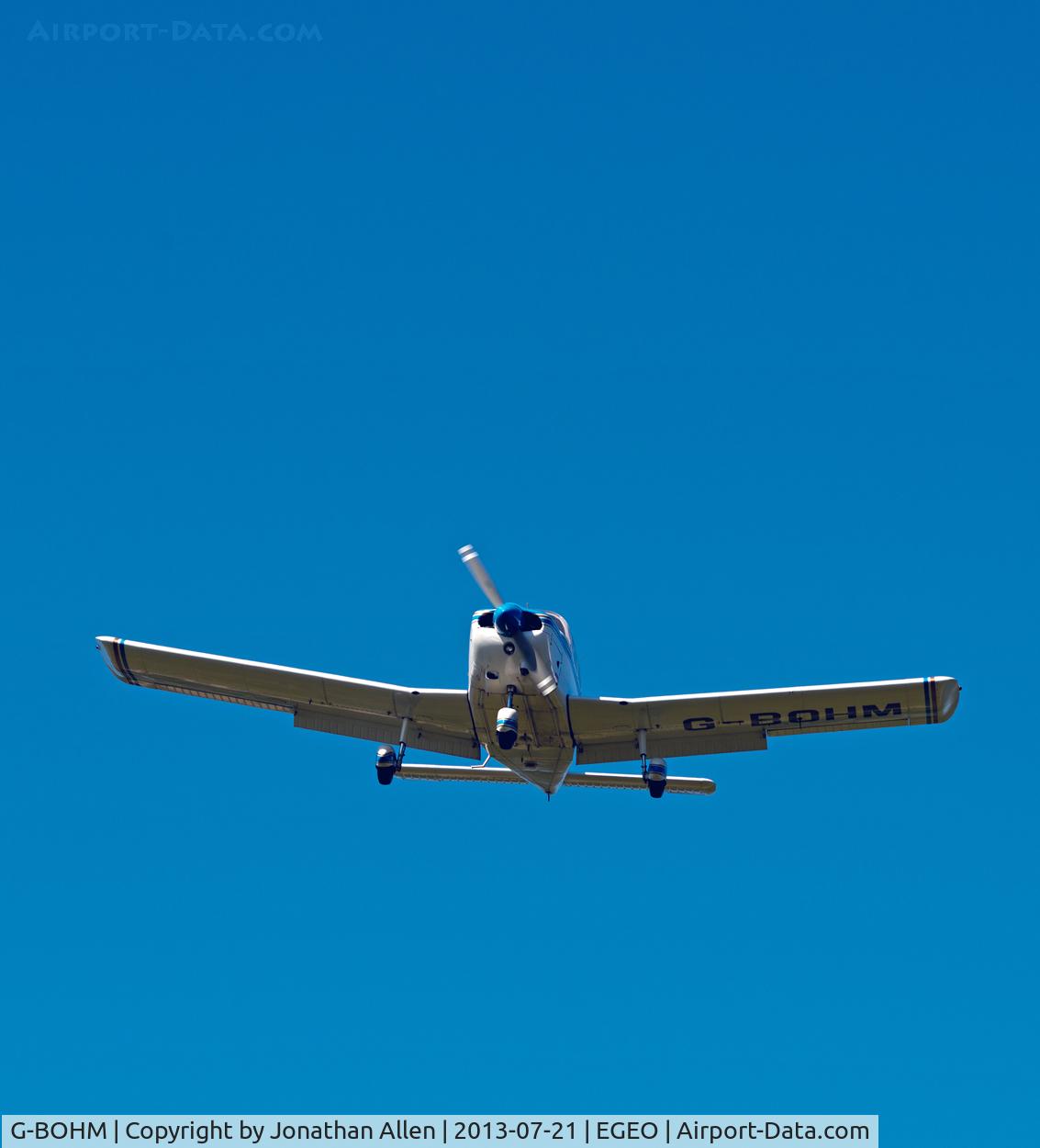 G-BOHM, 1973 Piper PA-28-180 Cherokee C/N 28-7305287, Approaching runway 19, Oban Airport.