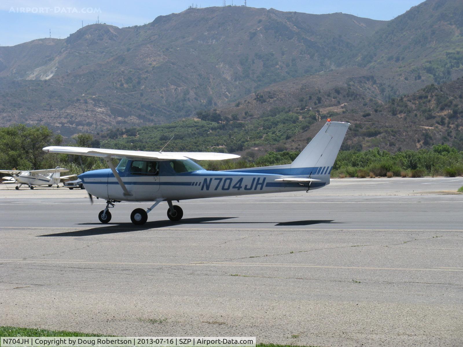 N704JH, 1976 Cessna 150M C/N 15078644, 1976 Cessna 150M, Continental O-200 100 Hp, taxi