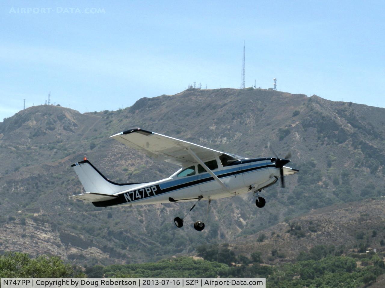 N747PP, 1980 Cessna 182R Skylane C/N R18201587, 1980 Cessna 182R SKYLANE RG, Lycoming O-540-J3C5D 235 Hp, takeoff climb Rwy 22, sucken-em-up