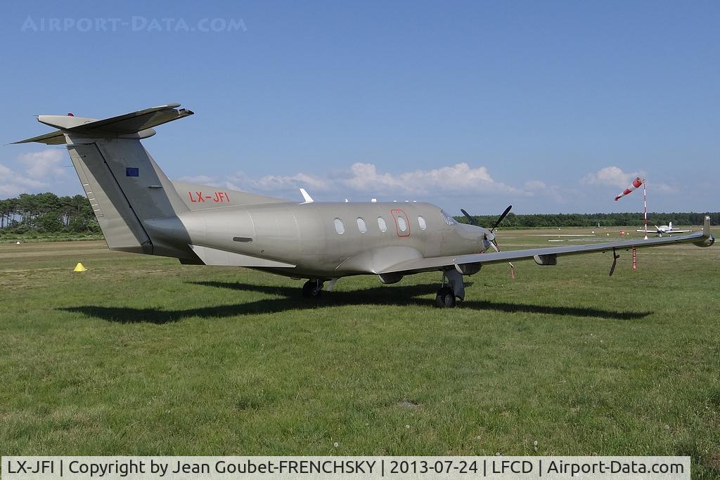 LX-JFI, 2004 Pilatus PC-12/45 C/N 574, Jetfly Aviation SA but STARK Designer plane
