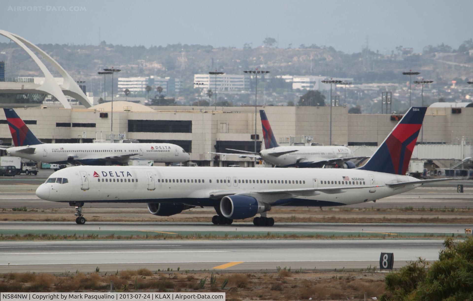 N584NW, 2002 Boeing 757-351 C/N 32984, Boeing 757-300