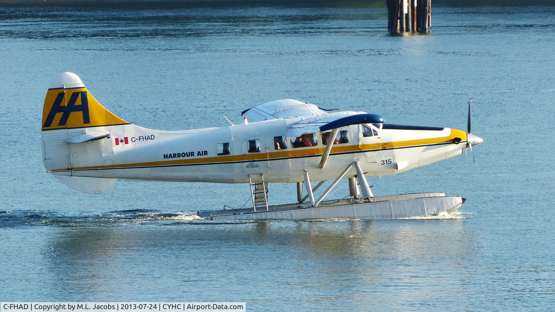 C-FHAD, 1956 De Havilland Canada DHC-3T Vazar Turbine Otter Otter C/N 119, Harbour Air #315 taxiing for takeoff from Coal Harbour.