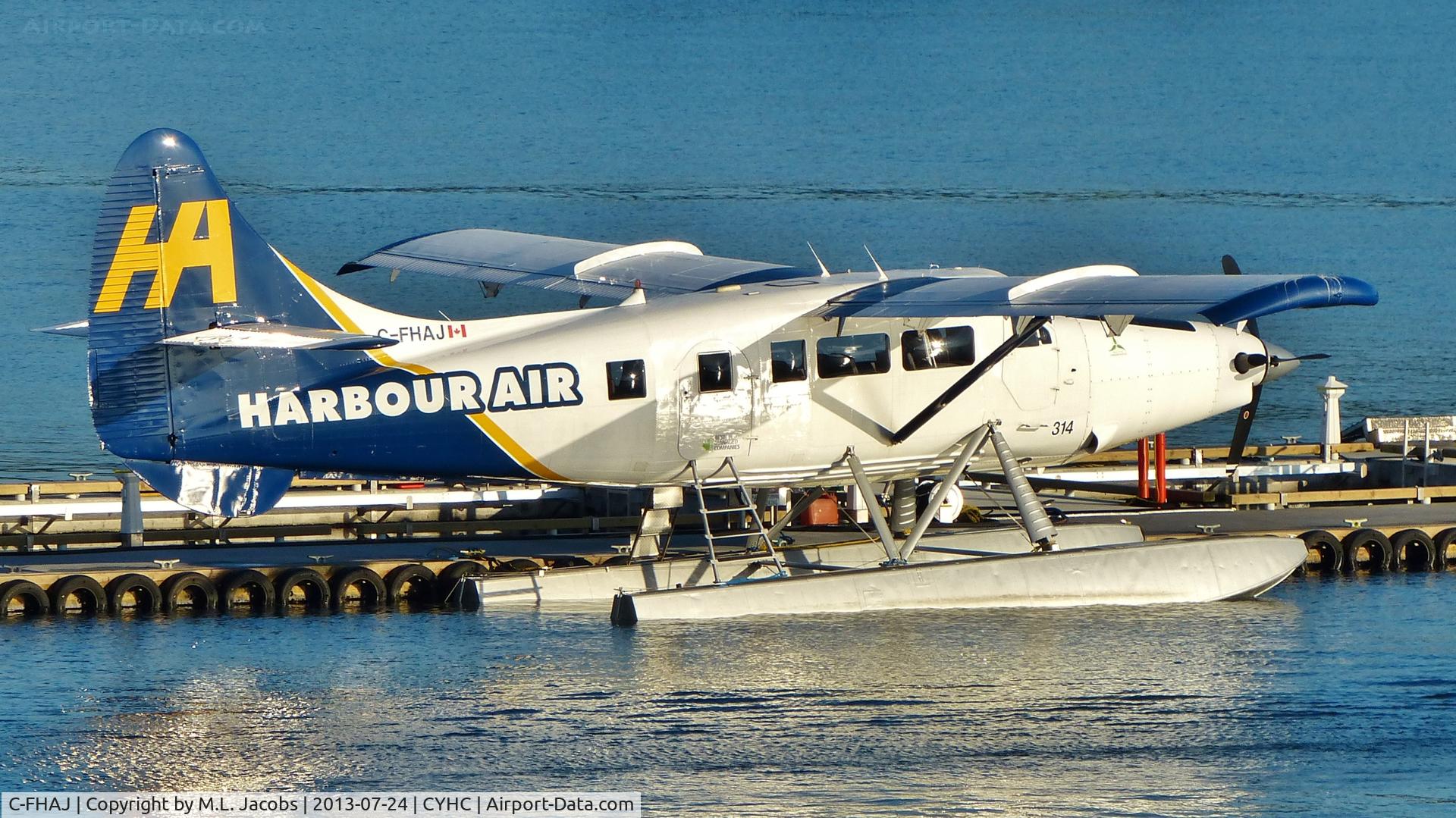 C-FHAJ, 2001 De Havilland Canada DHC-3 Otter C/N 408, Harbour Air #314 reflecting the early morning sun across Coal Harbour.