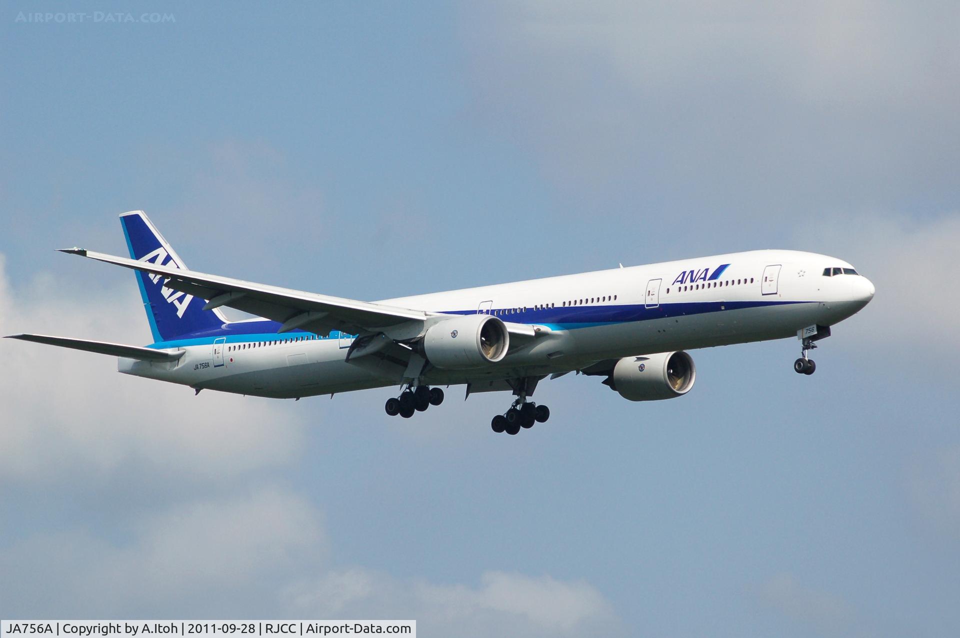 JA756A, Boeing 777-381 C/N 27039, APP RWY 19L