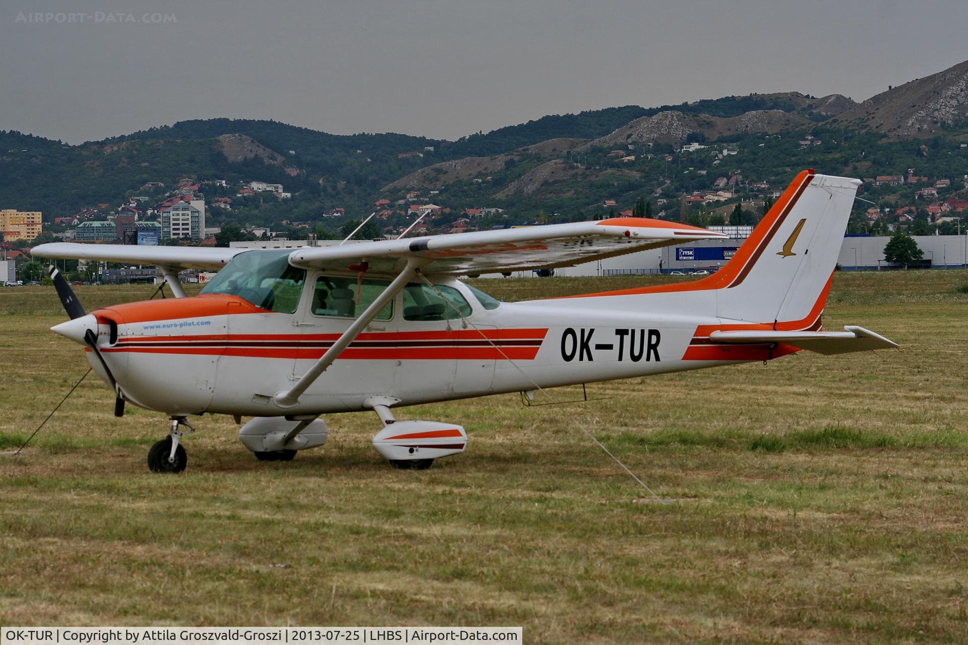 OK-TUR, 1982 Cessna 172P C/N 17275770, Budaörs Airport