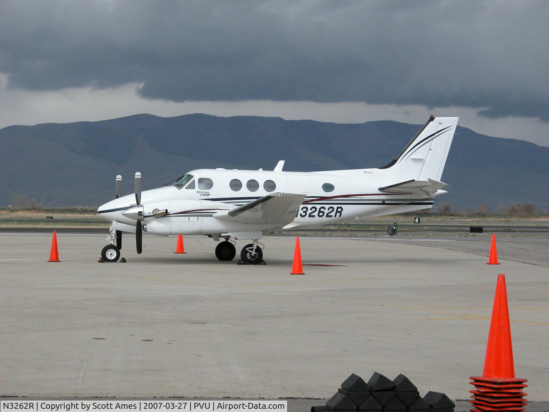N3262R, 1999 Raytheon Aircraft Company C90A C/N LJ-1562, At PRovo, Airport