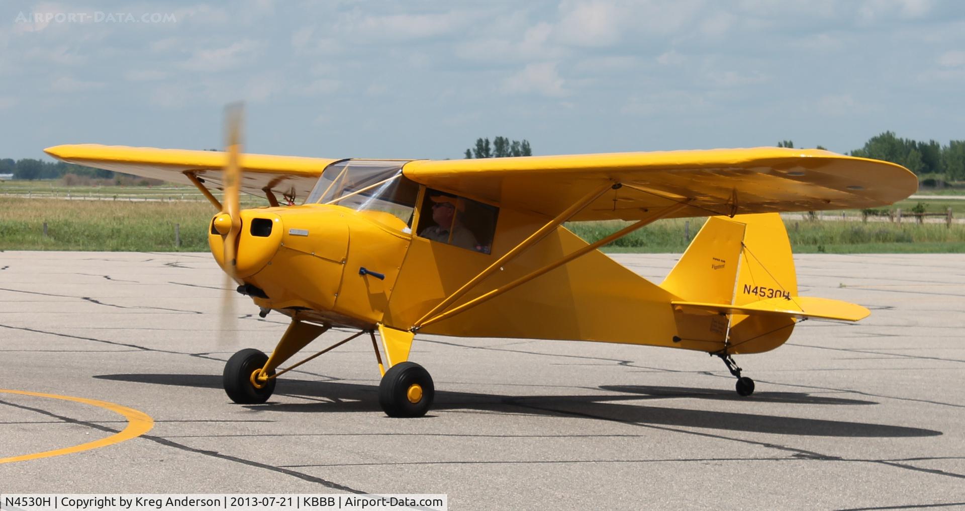 N4530H, 1948 Piper PA-15 Vagabond C/N 15-302, Taxiing to the fuel pump in Benson, MN.