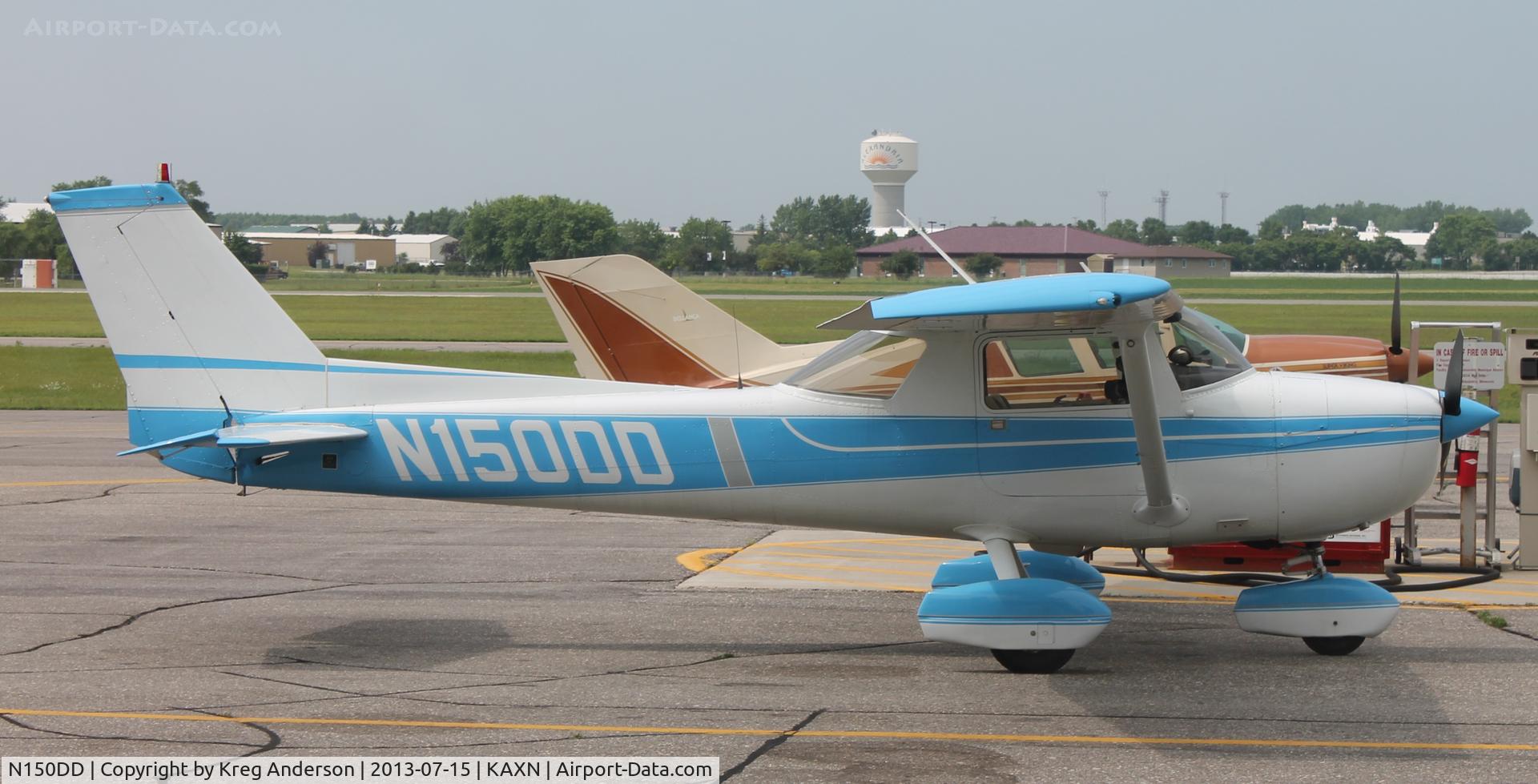 N150DD, 1973 Cessna 150L C/N 15075327, Cessna 150L at the fuel pumps.