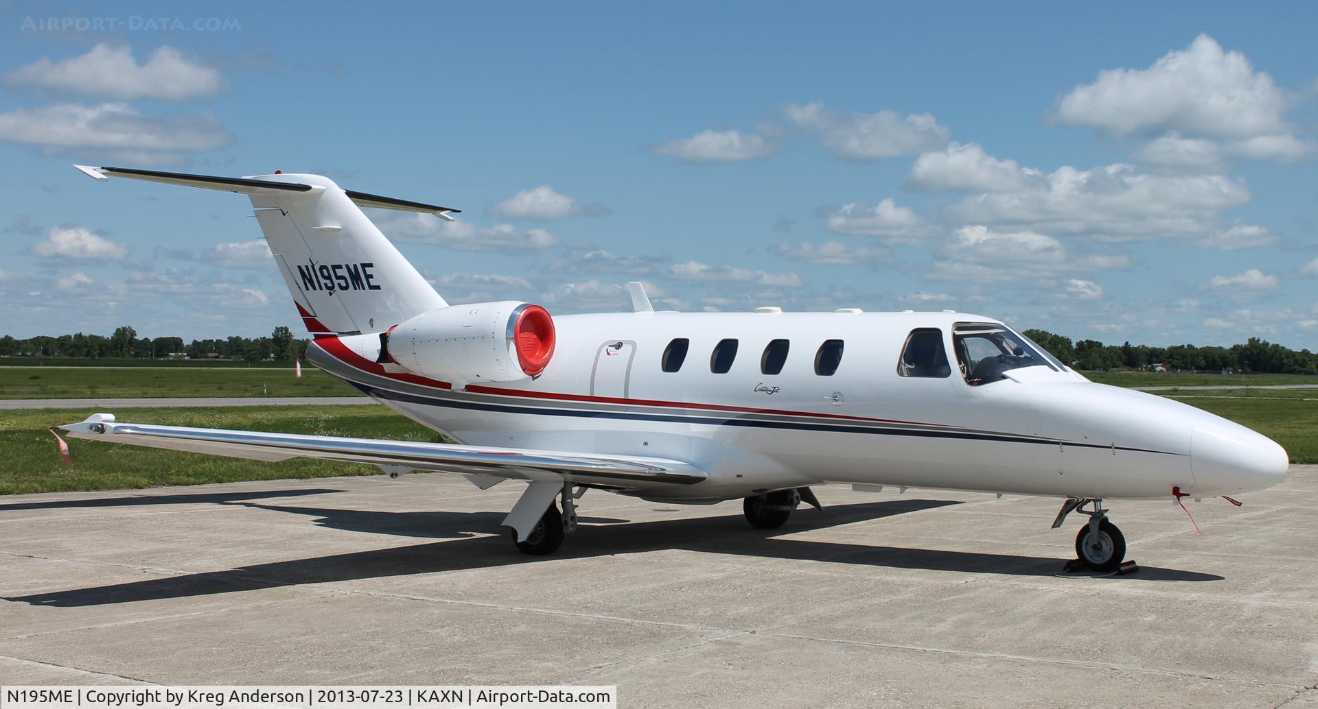 N195ME, 1995 Cessna 525 CitationJet CJ1 C/N 525-0110, Cessna 525 CitationJet on the ramp.