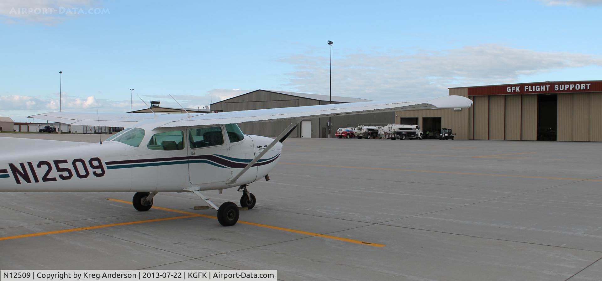 N12509, 1973 Cessna 172M C/N 17262030, Cessna 172M Skyhawk parked in front of GFK Flight Support.