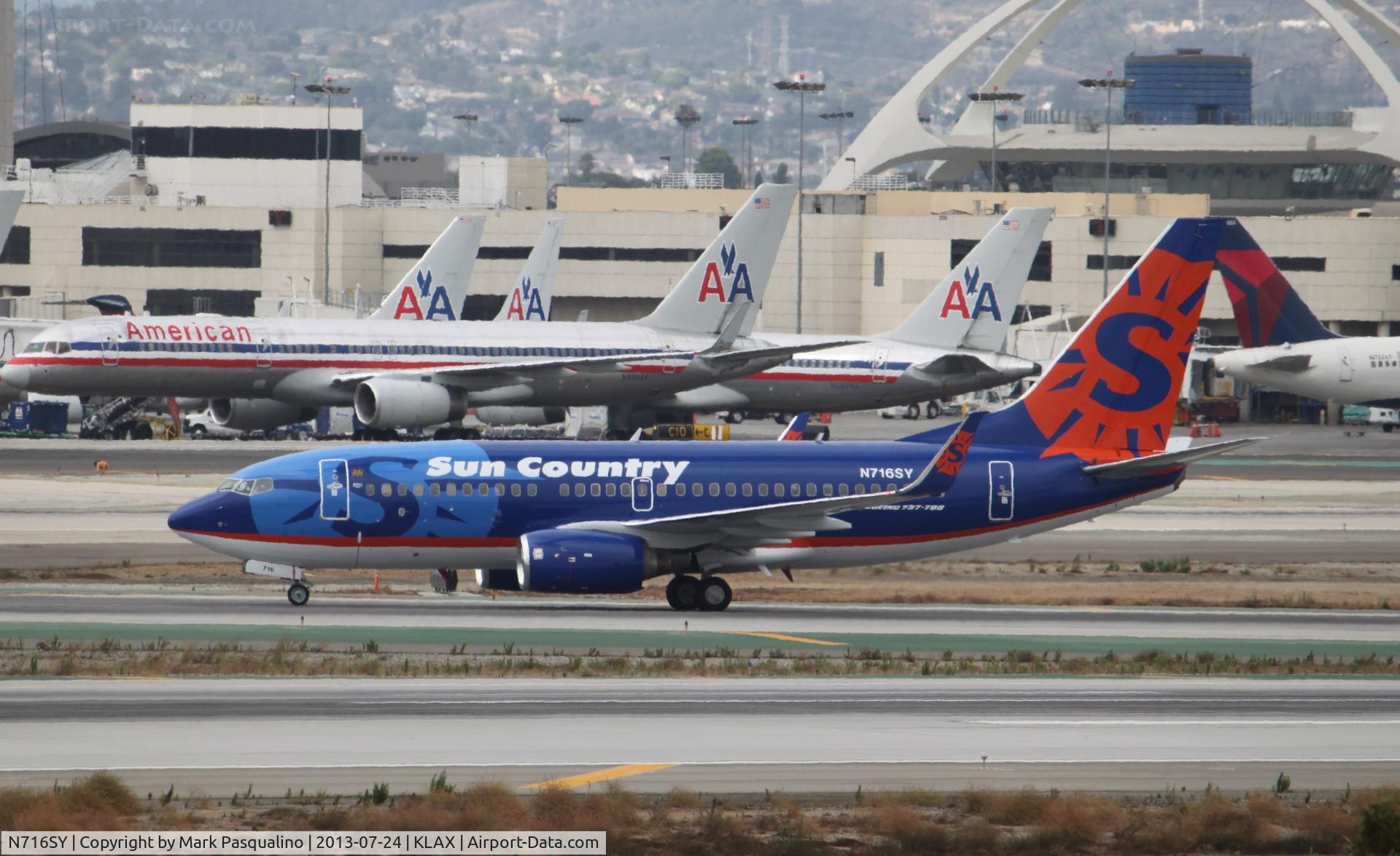 N716SY, 2001 Boeing 737-7Q8 C/N 30629, Boeing 737-700