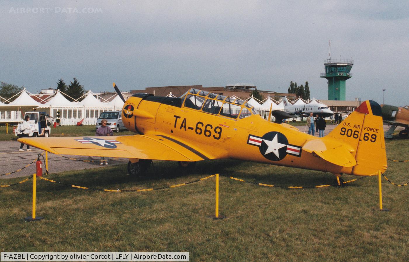 F-AZBL, North American SNJ-5C (AT-6D) Texan Texan C/N 88-17667, Flying legends airshow 1998