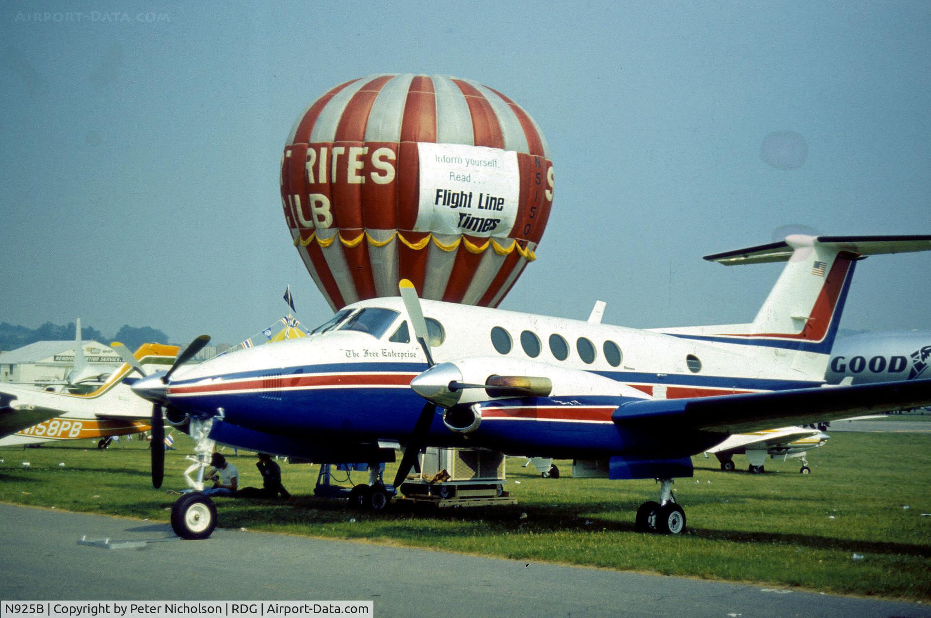 N925B, 1977 Beech 200 Super King Air C/N BB-248, Beech Super King Air demonstrator in appropriate colours for the 1976 US Bi-Centennial on display at the 1976 Reading Airshow.