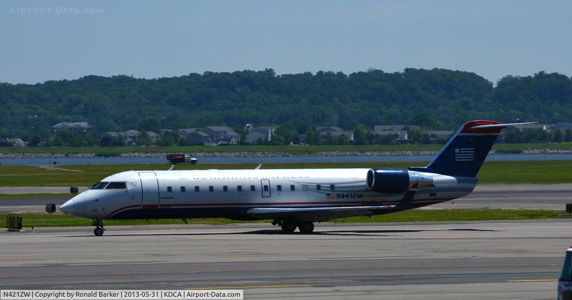 N421ZW, 1999 Bombardier CRJ-200ER (CL-600-2B19) C/N 7346, Taxi DCA 