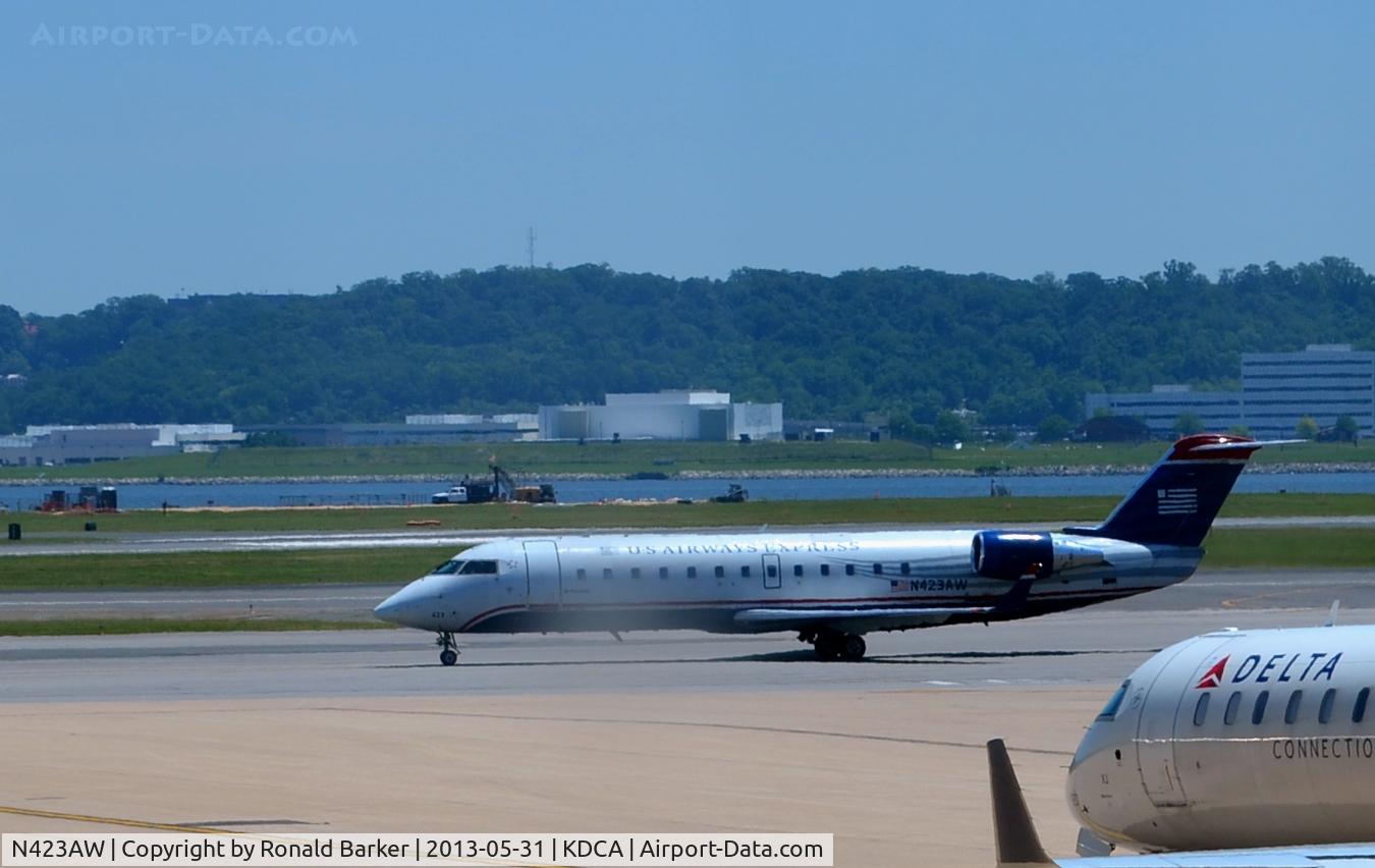 N423AW, 2002 Bombardier CRJ-200LR (CL-600-2B19) C/N 7636, Taxi DCA
