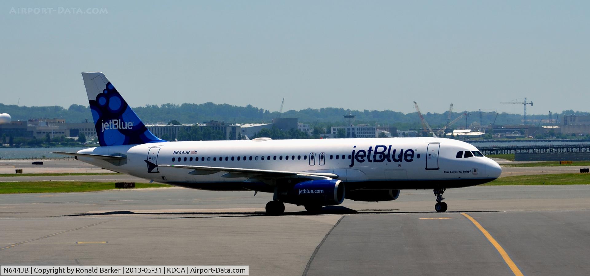 N644JB, 2006 Airbus A320-232 C/N 2880, Blue Loves ya Baby  Taxi DCA