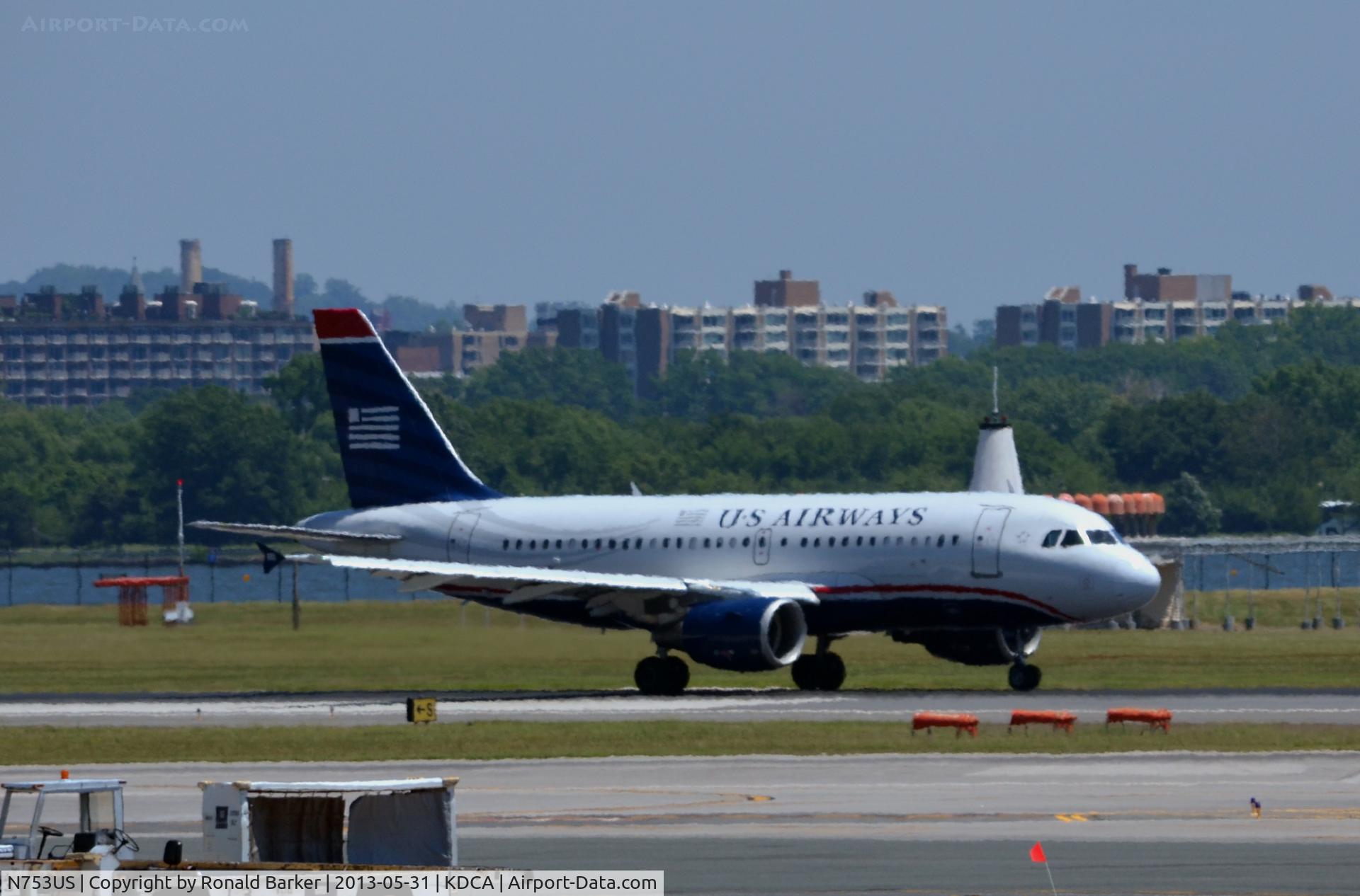 N753US, 2000 Airbus A319-112 C/N 1326, Takeoff DCA