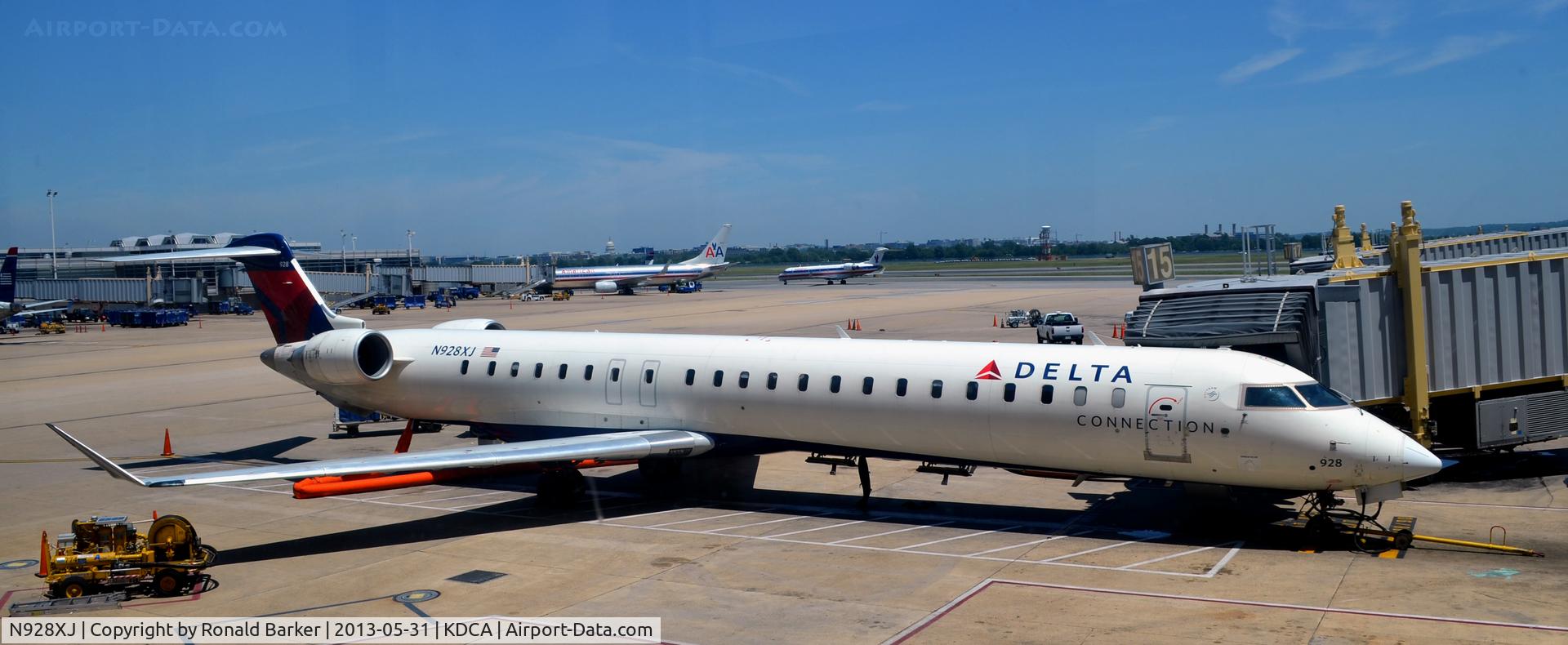 N928XJ, 2008 Bombardier CRJ-900ER (CL-600-2D24) C/N 15190, Gate 15 DCA