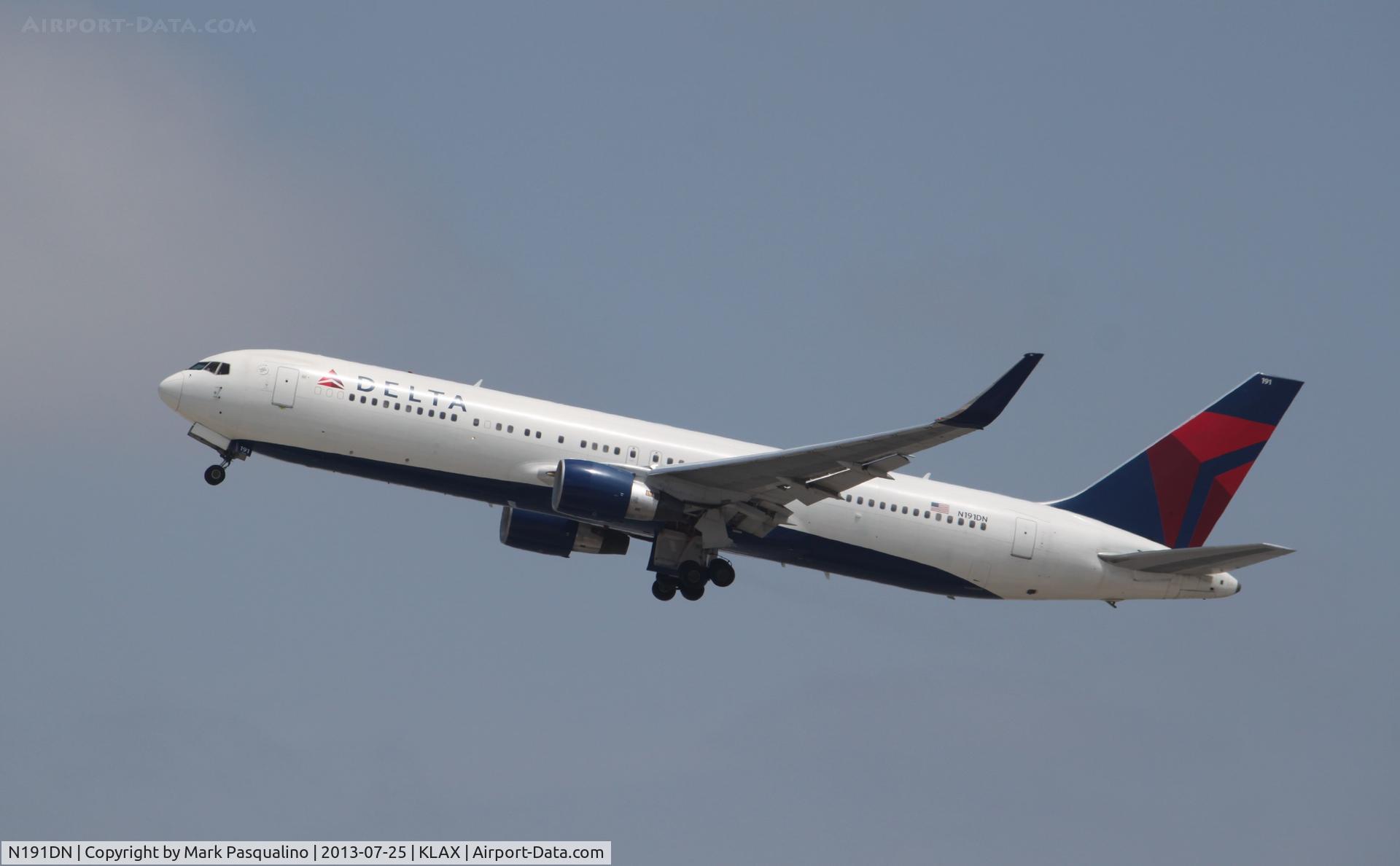 N191DN, 1997 Boeing 767-332 C/N 28448, Boeing 767-300