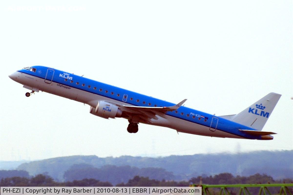 PH-EZI, 2009 Embraer 190LR (ERJ-190-100LR) C/N 19000322, Embraer Emb.190-100LR [19000322] (KLM cityhopper) Brussels~OO 13/08/2010