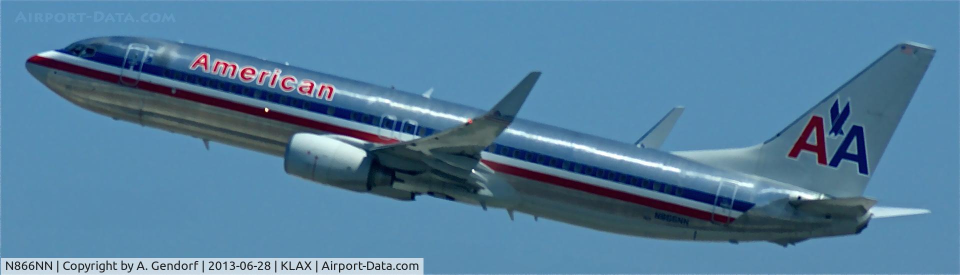 N866NN, 2010 Boeing 737-823 C/N 40584, American Airlines, climbing out Los Angeles Int´l(KLAX)