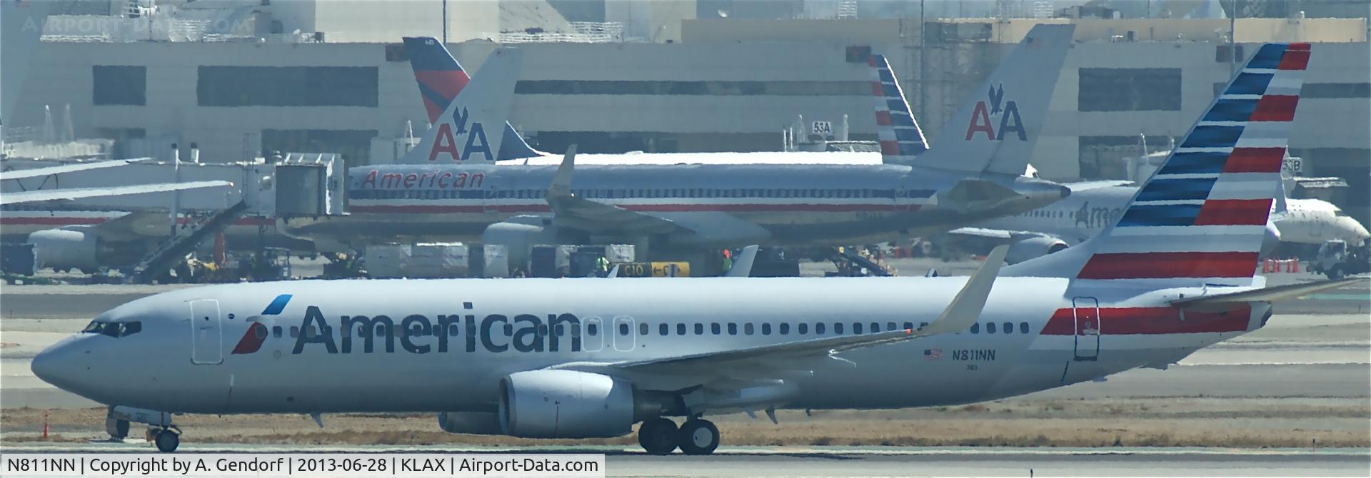 N811NN, 2009 Boeing 737-823 C/N 31079, American Airlines (new cs.), seen here at Los Angeles Int´l(KLAX), shortly after landing