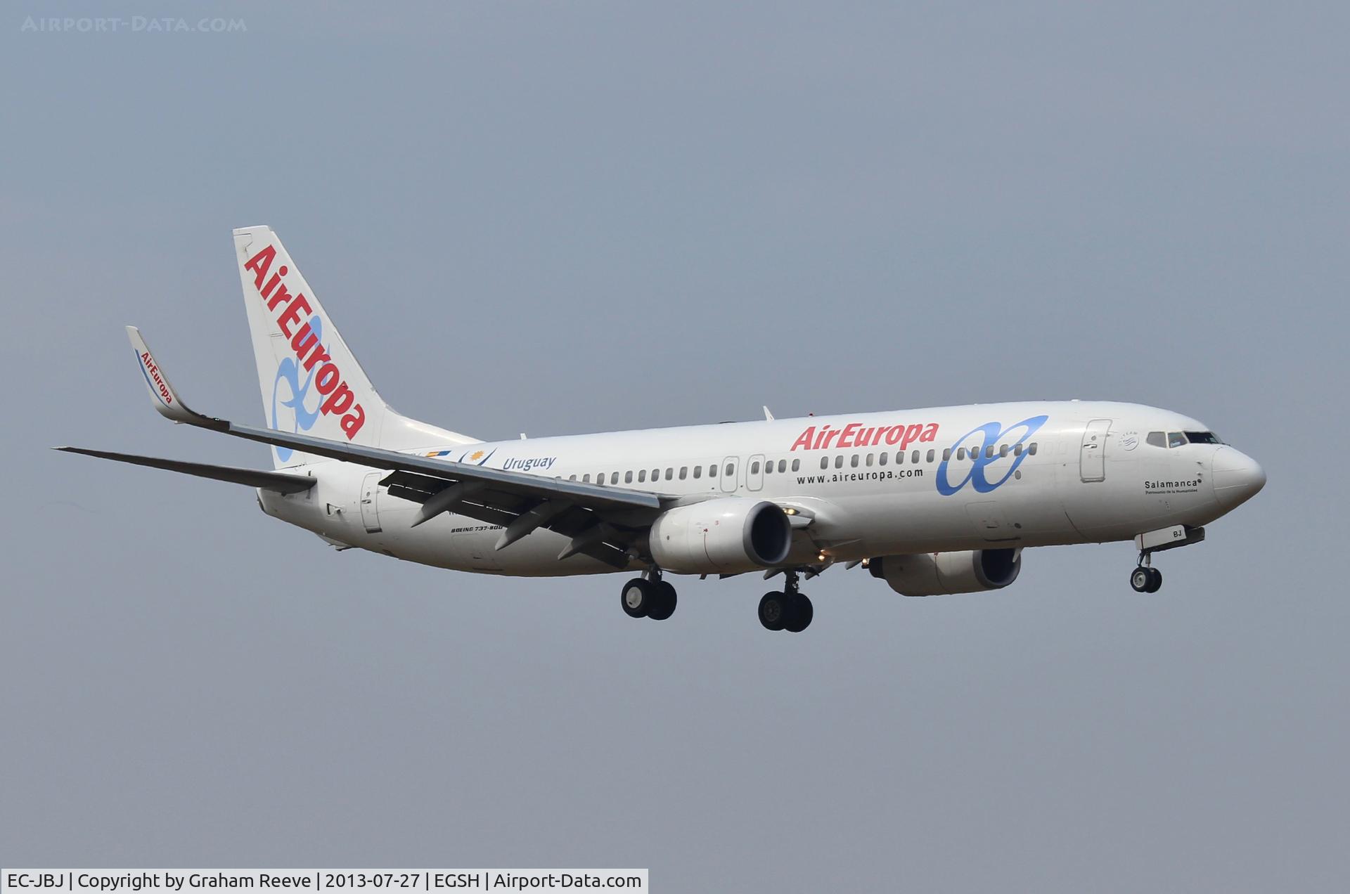 EC-JBJ, 2004 Boeing 737-8BK C/N 33972, About to land at Norwich.