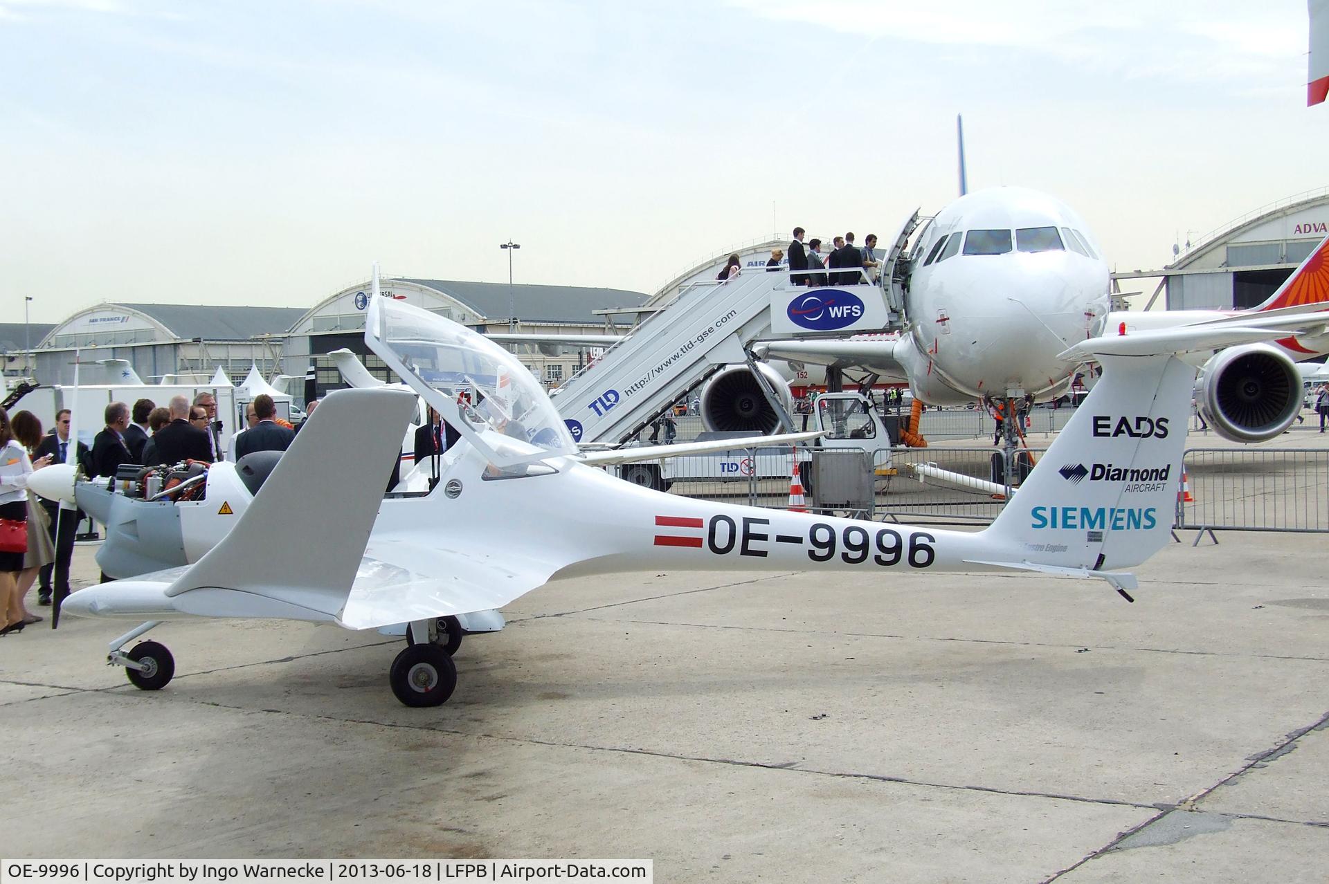 OE-9996, Diamond DA-36 E-Star C/N 36.859, Diamond DA-36 E-Star (with electric motor) at the Aerosalon 2013, Paris