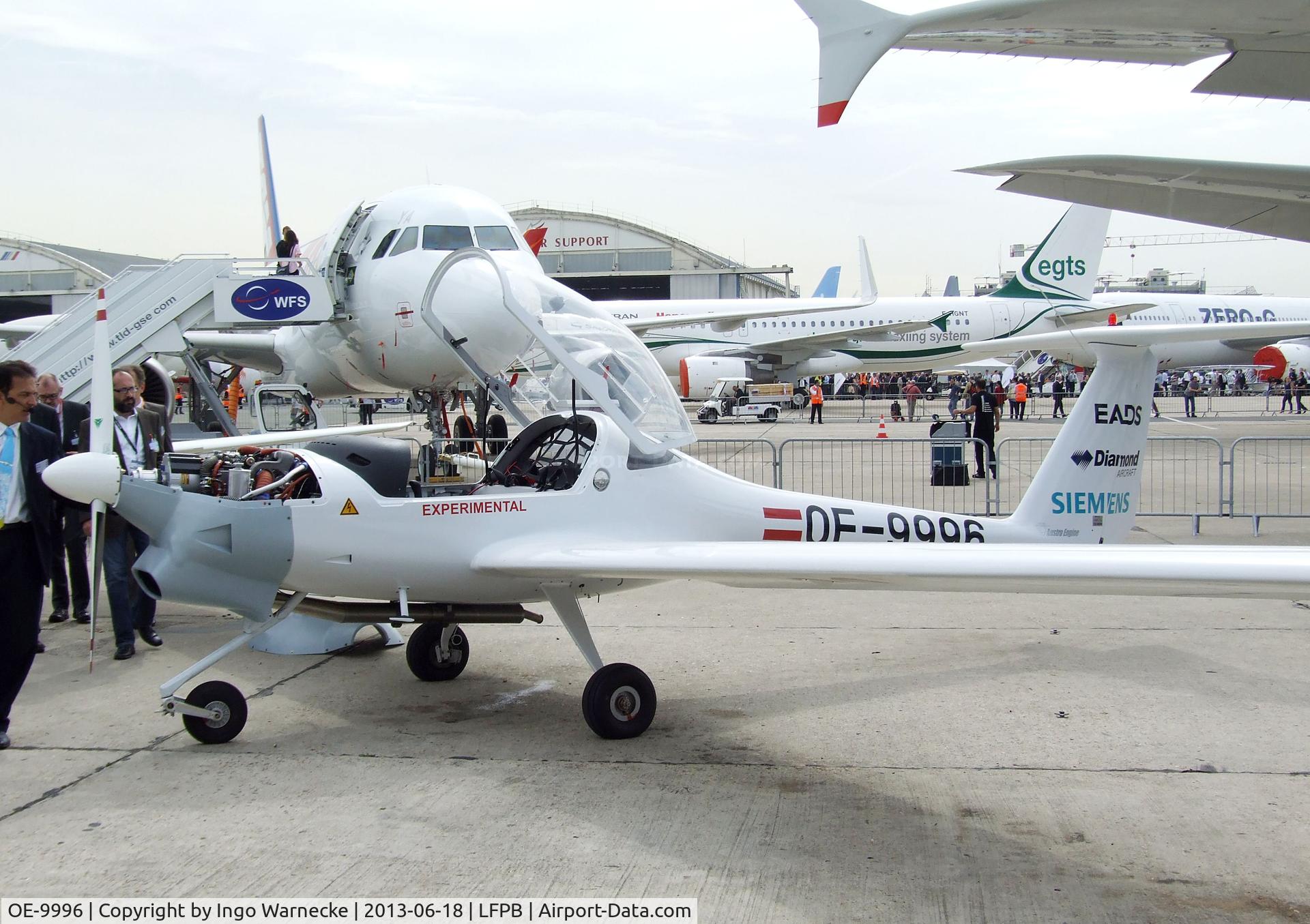 OE-9996, Diamond DA-36 E-Star C/N 36.859, Diamond DA-36 E-Star (with electric motor) at the Aerosalon 2013, Paris