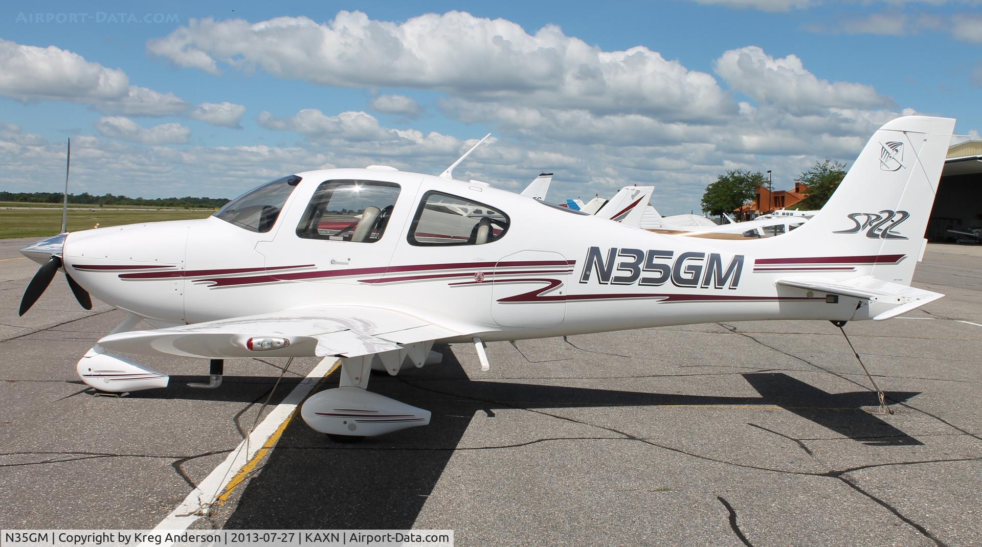 N35GM, 2003 Cirrus SR22 C/N 0478, Cirrus SR22 on the line.