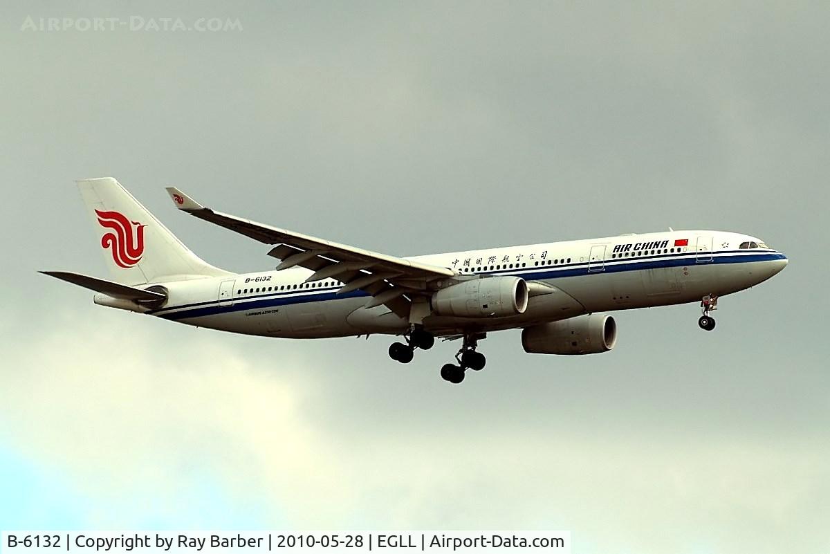 B-6132, 2008 Airbus A330-243 C/N 944, Airbus A330-243 [944] (Air China) Home~G 28/05/2010. On approach 27L.