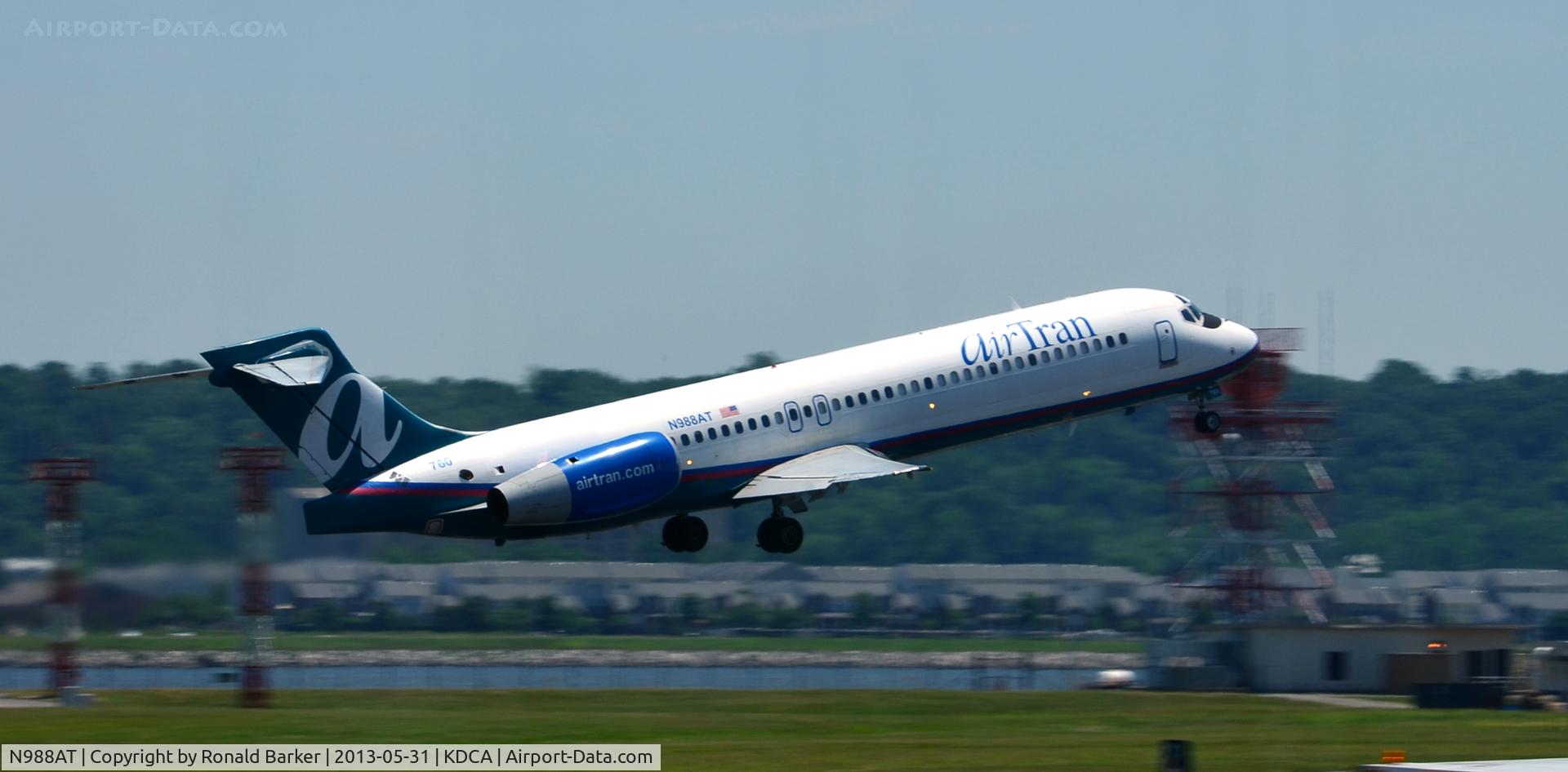 N988AT, 2001 Boeing 717-200 C/N 55068, Departure DCA