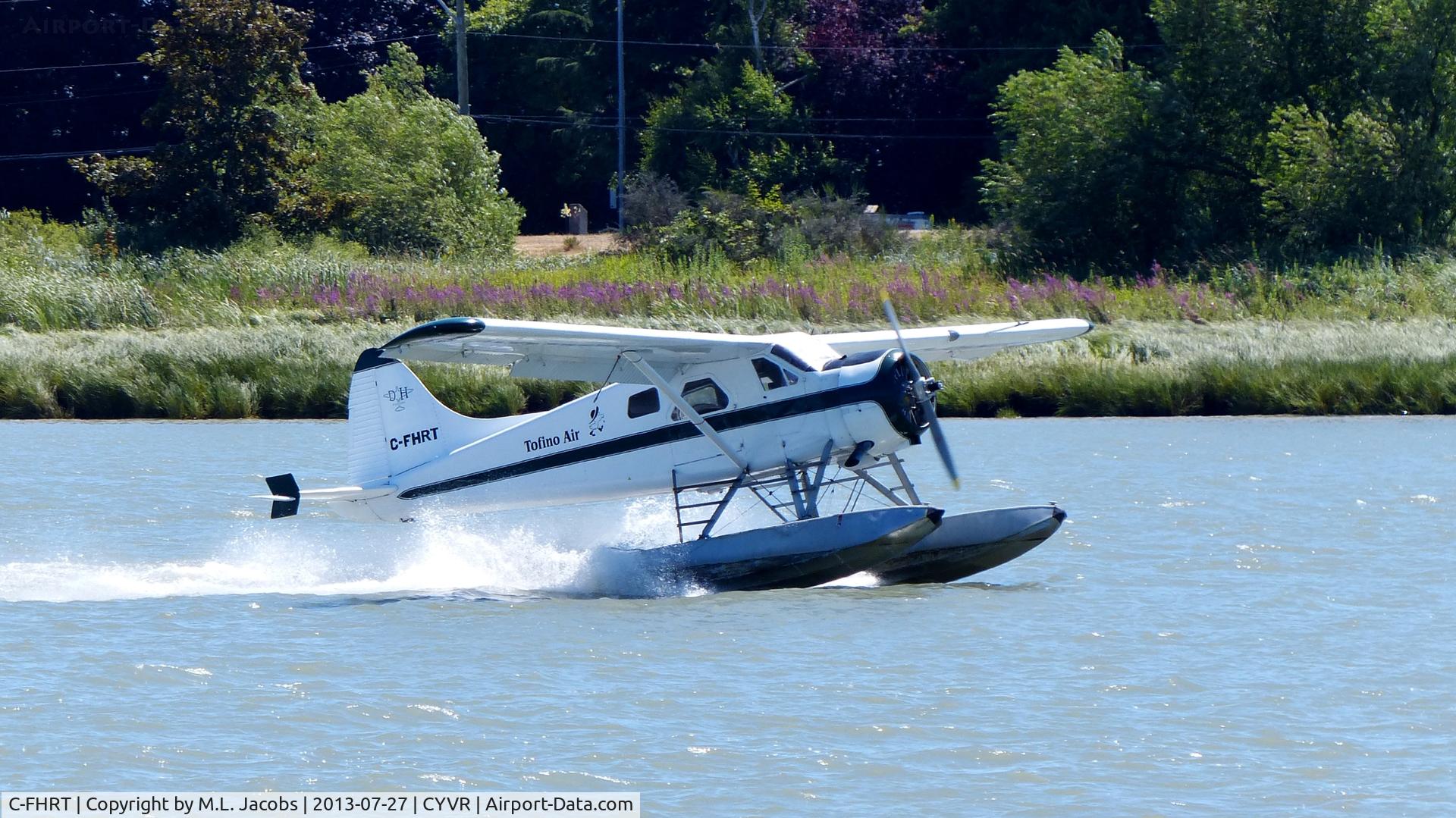 C-FHRT, 1959 De Havilland Canada DHC-2 Beaver Mk.1 C/N 1203, Tofino Air landing on the Fraser River at YVR Seaplane Terminal.