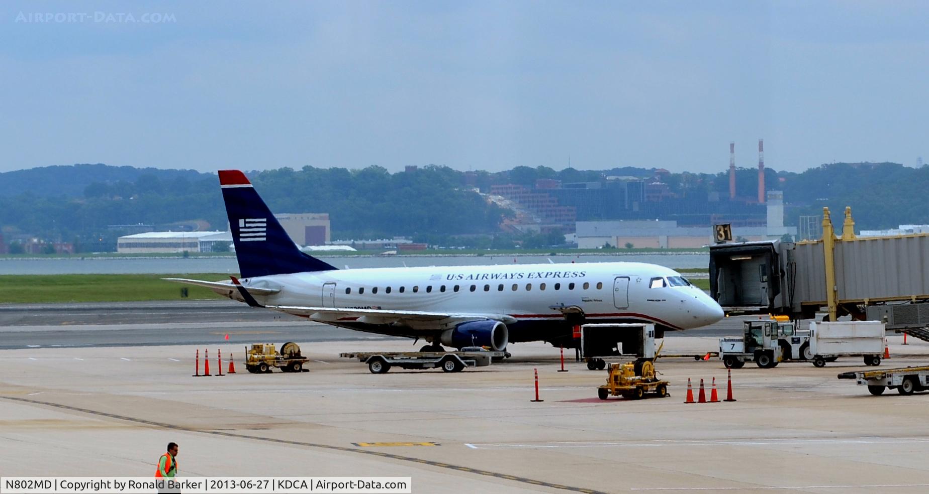 N802MD, 2004 Embraer 170SU (ERJ-170-100SU) C/N 17000013, Gate 31  DCA