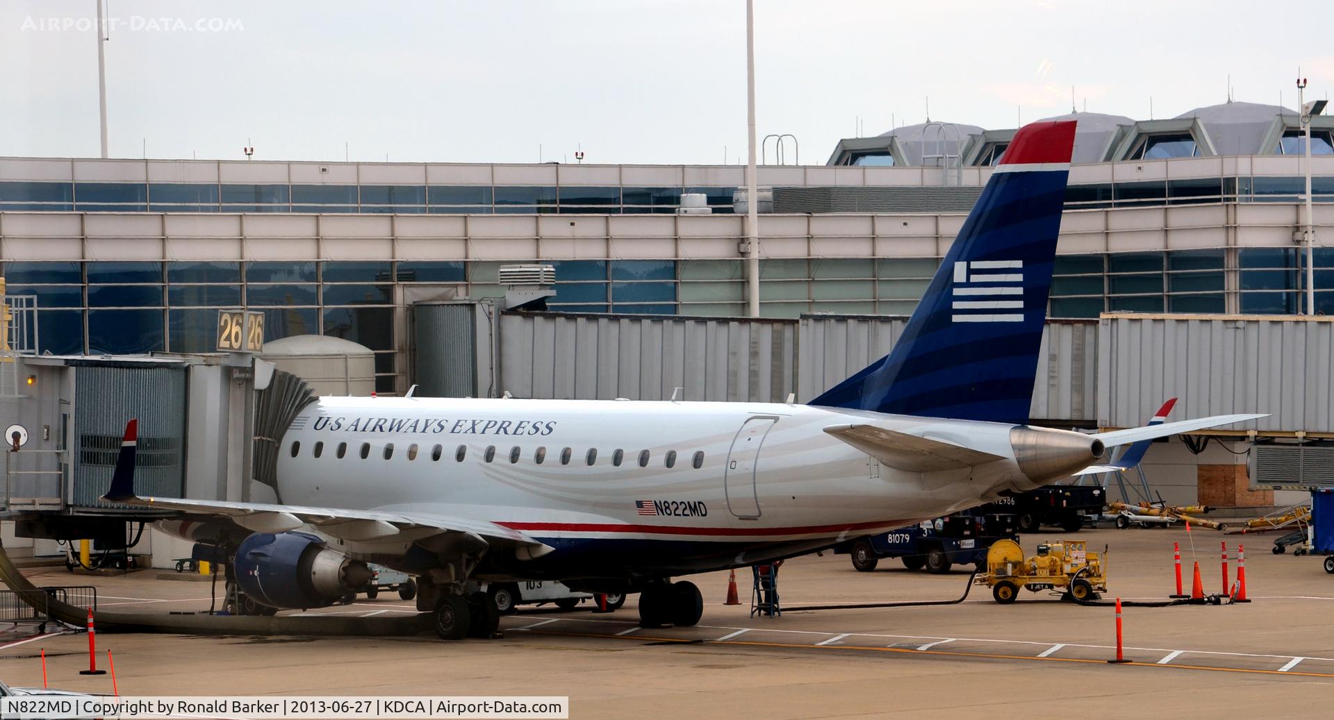 N822MD, 2004 Embraer 170SU (ERJ-170-100SU) C/N 17000043, Gate 26  DCA