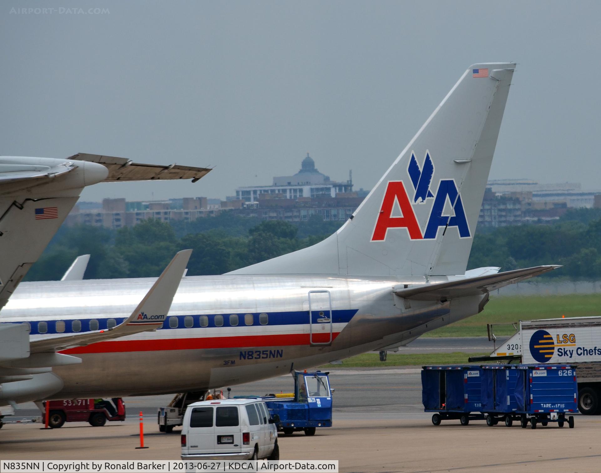 N835NN, 2010 Boeing 737-823 C/N 29577, Gate 32  DCA