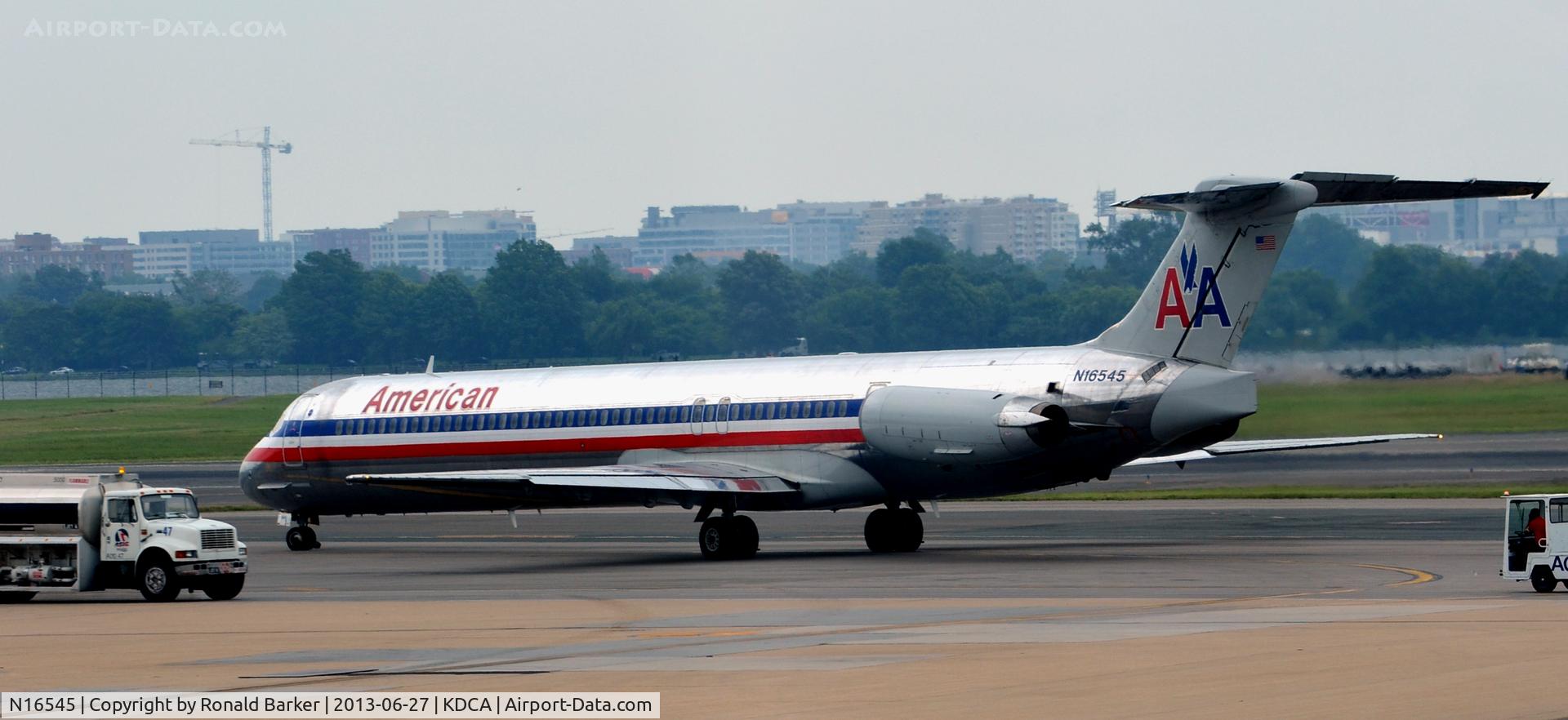 N16545, 1990 McDonnell Douglas MD-82 (DC-9-82) C/N 53027, Taxi DCA
