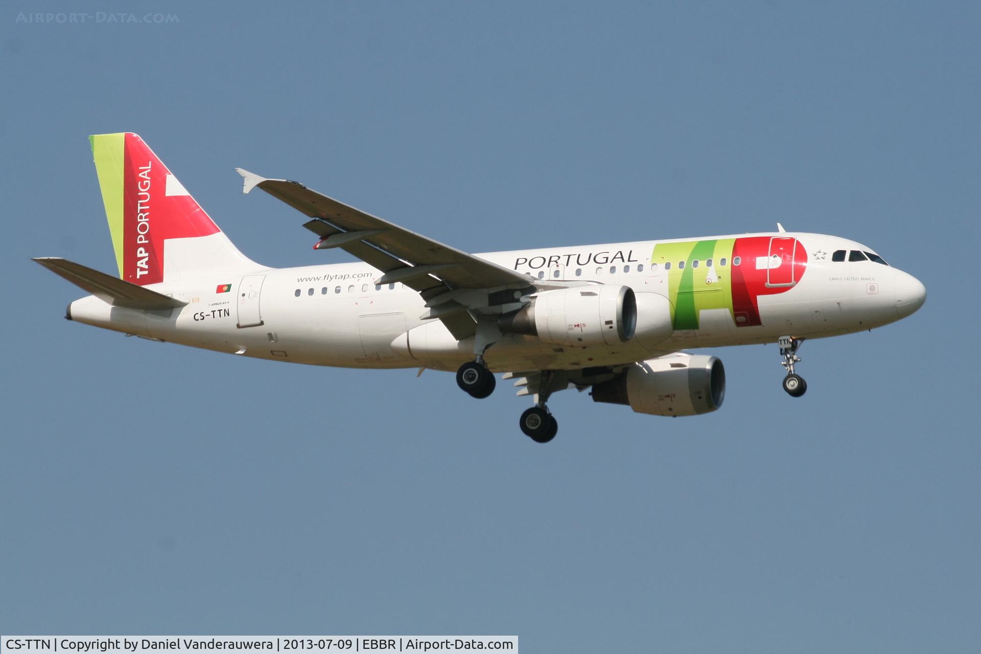 CS-TTN, 1999 Airbus A319-111 C/N 1120, Flight TP606 is descending to RWY 02