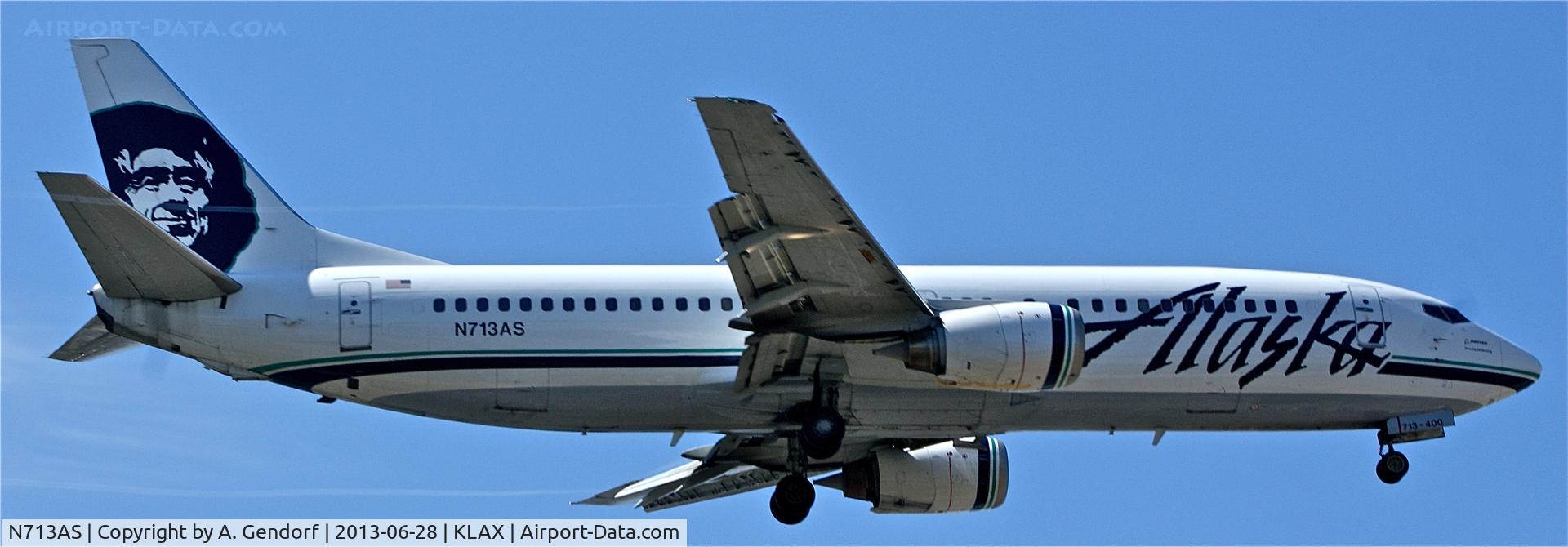 N713AS, 1999 Boeing 737-490 C/N 30161, Alaska Airlines, is landing at Los Angeles Int´l(KLAX)