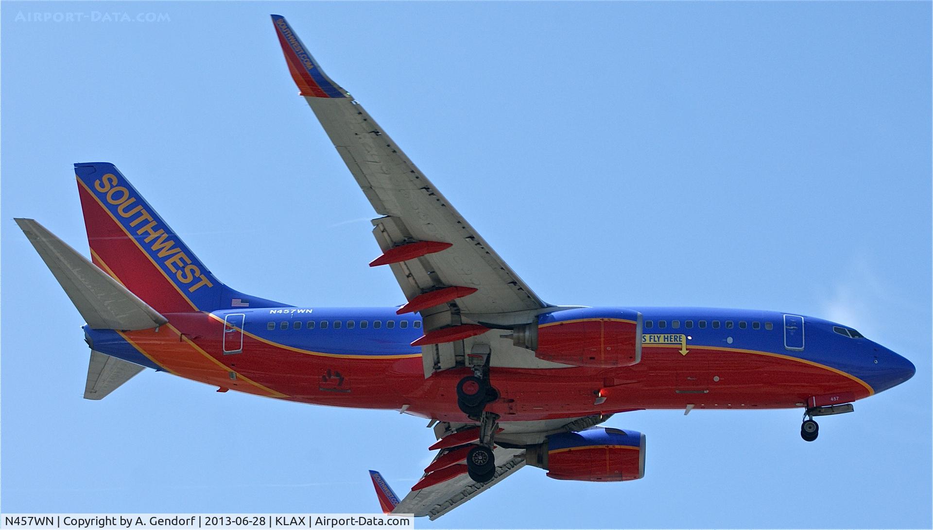 N457WN, 2004 Boeing 737-7H4 C/N 33856, Southwest Airlines, is landing on RWY 24L at Los Angeles Int´l(KLAX)