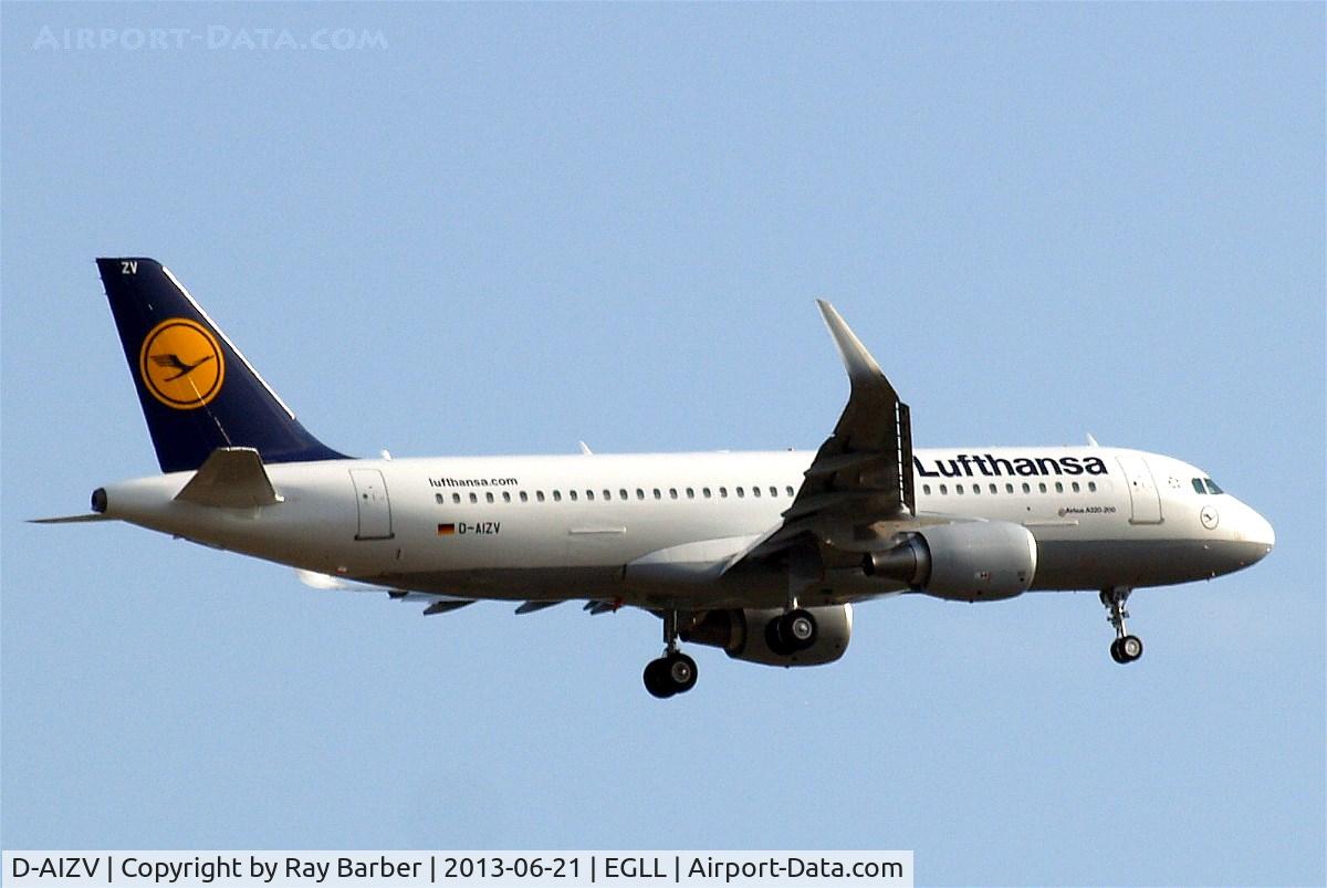 D-AIZV, 2013 Airbus A320-214 C/N 5658, D-AIZV   Airbus A320-214(SL) [5658] (Lufthansa) Home~G 21/06/2013. On approach 27L.