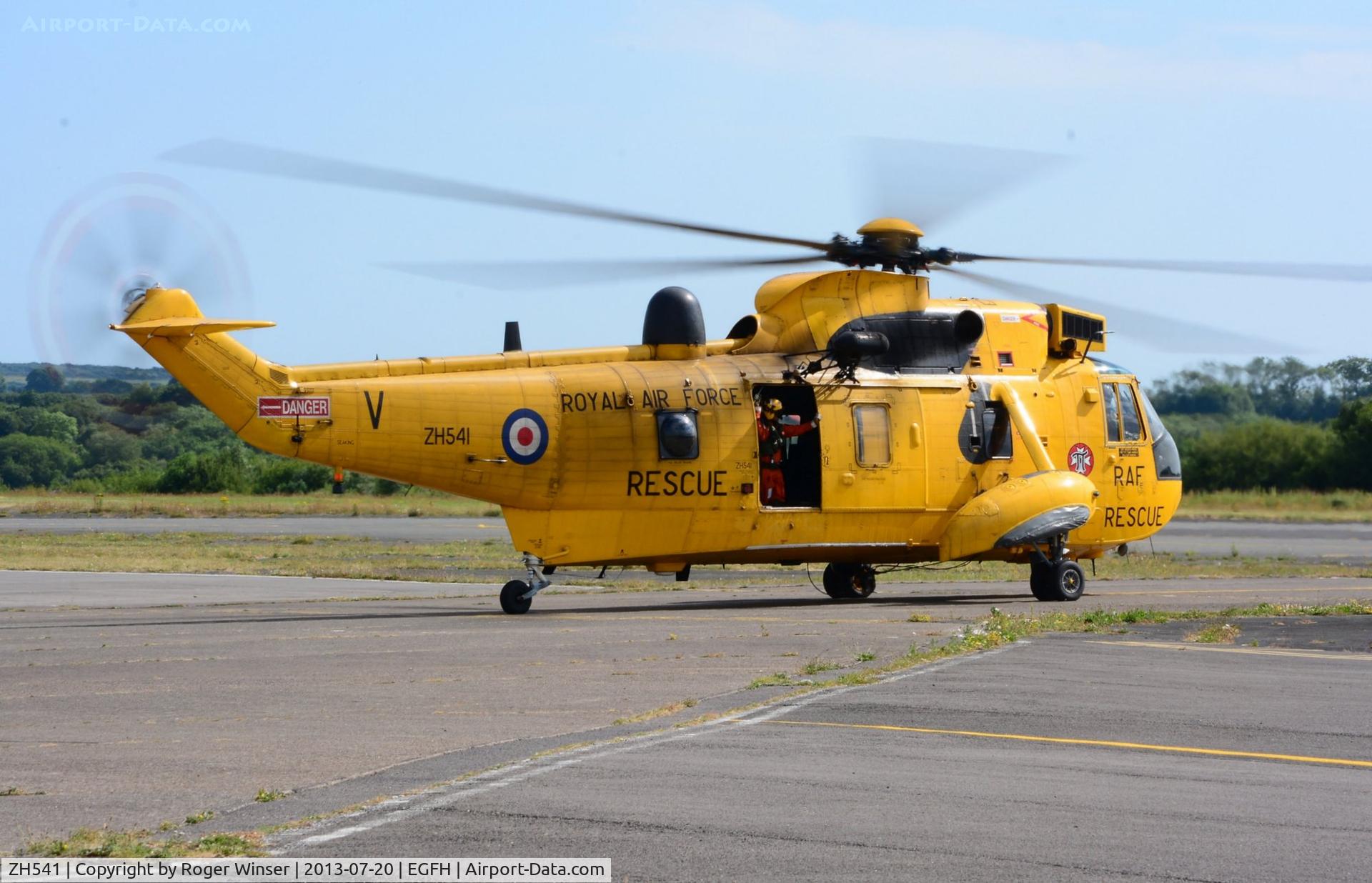 ZH541, Westland Sea King HAR.3A C/N WA1007, Visiting Sea King coded V of 22 Squadron RAF departing after taking on fuel.