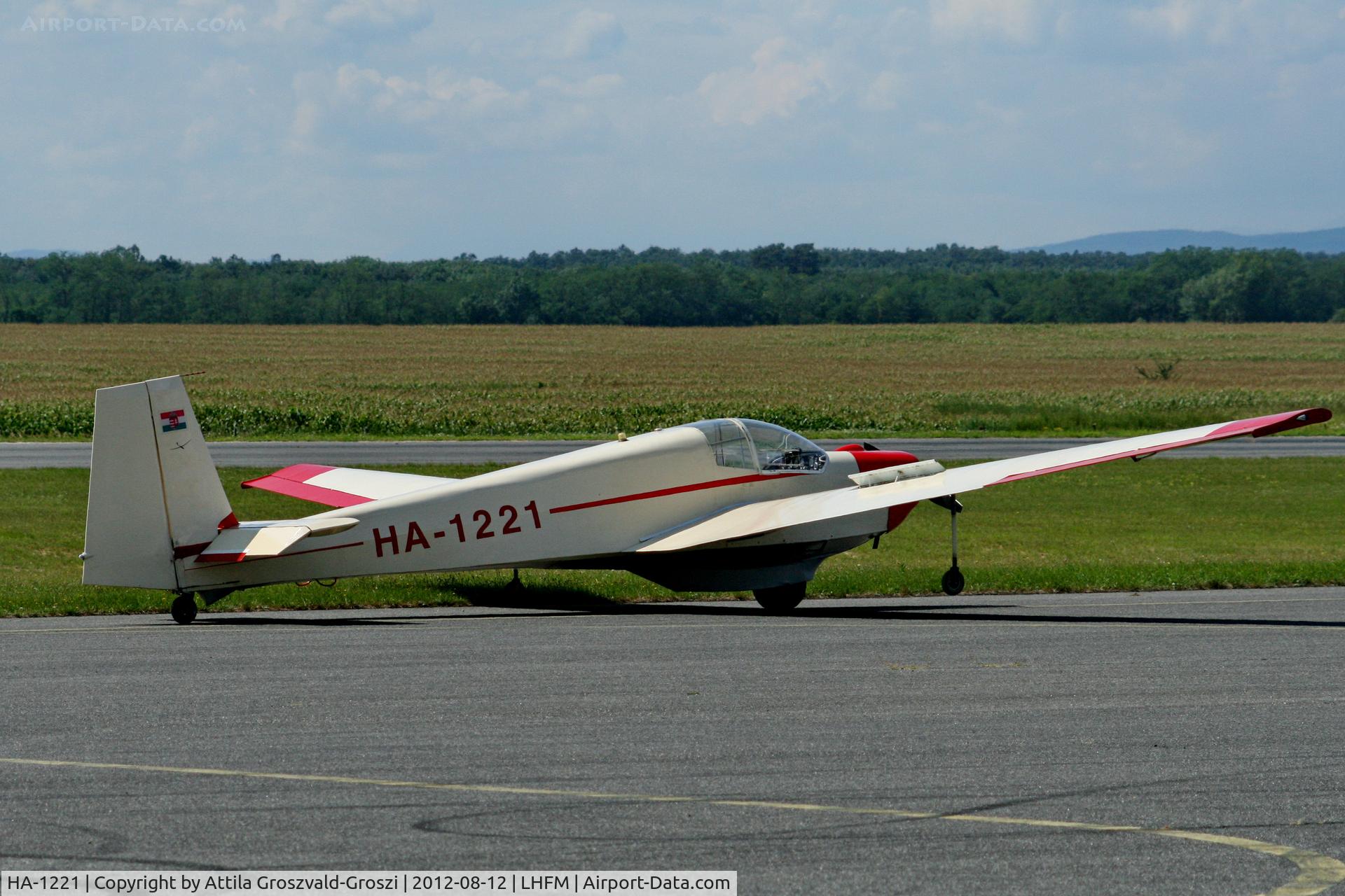 HA-1221, Scheibe SF-25C Falke C/N 4235, Meidl Airport Fertöszentmiklos - Hungary