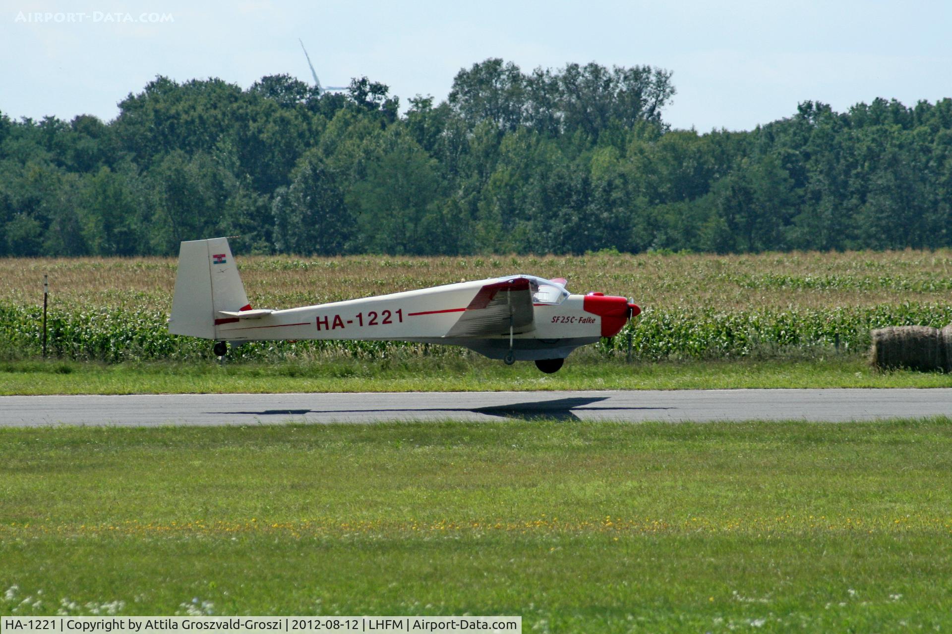HA-1221, Scheibe SF-25C Falke C/N 4235, Meidl Airport Fertöszentmiklos - Hungary
