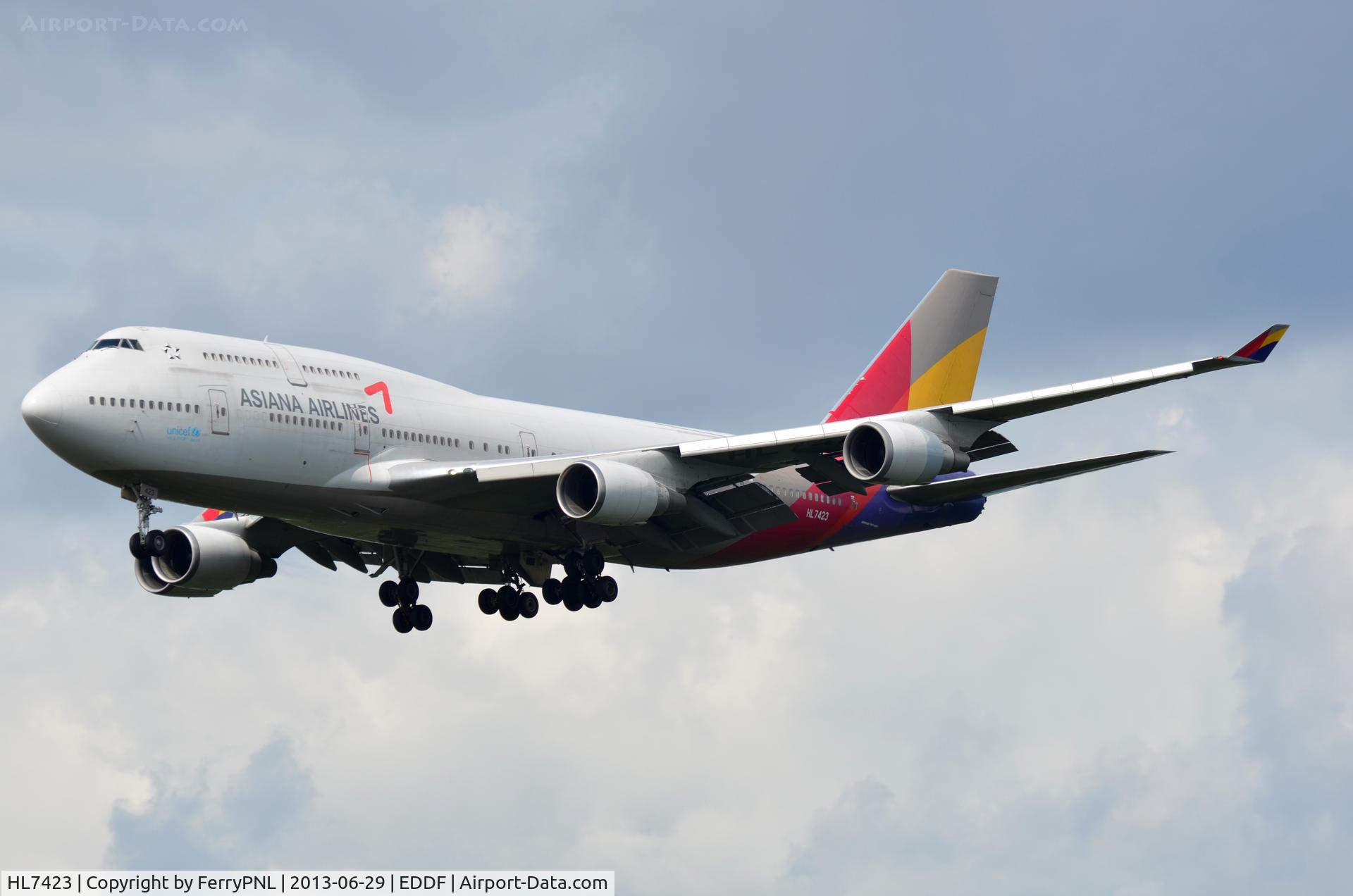 HL7423, 1997 Boeing 747-48EM(F) C/N 27282, Asiana B744 over the A5