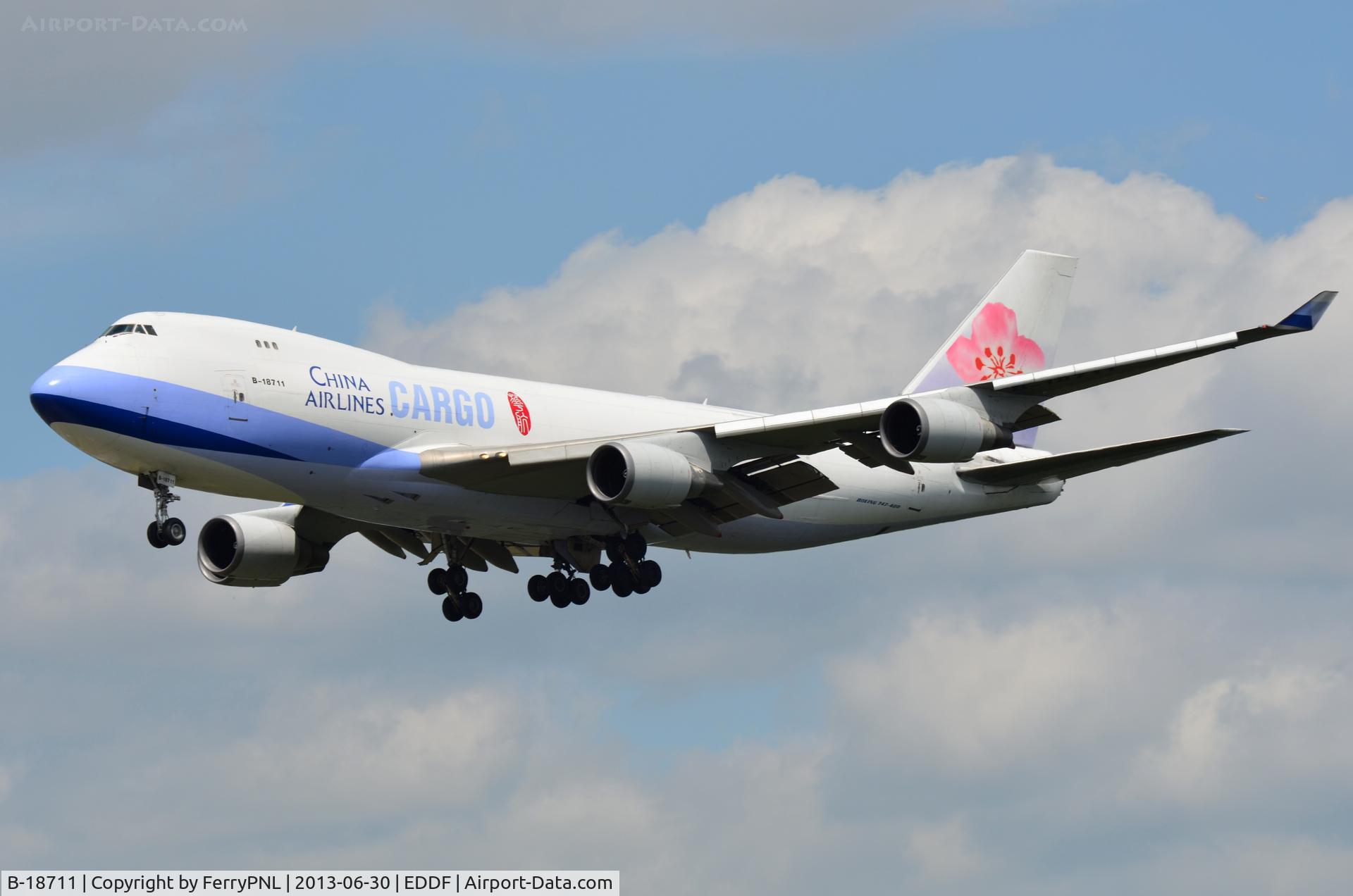 B-18711, 2002 Boeing 747-409F/SCD C/N 30768, China Airlines B744F landing