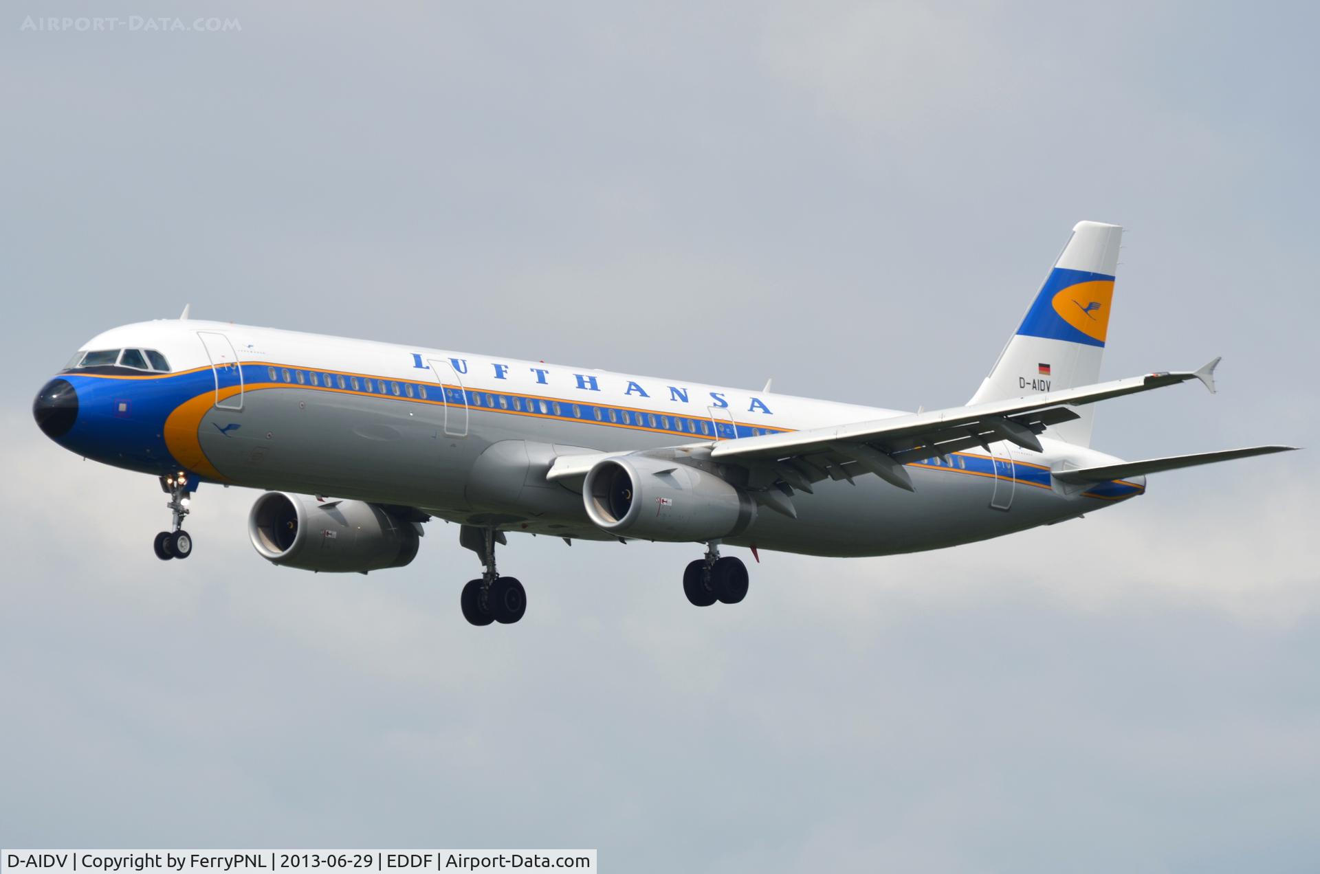 D-AIDV, 2012 Airbus A321-231 C/N 5413, Relatively new Lufthansa A321 in old retro c/s. I love it!
