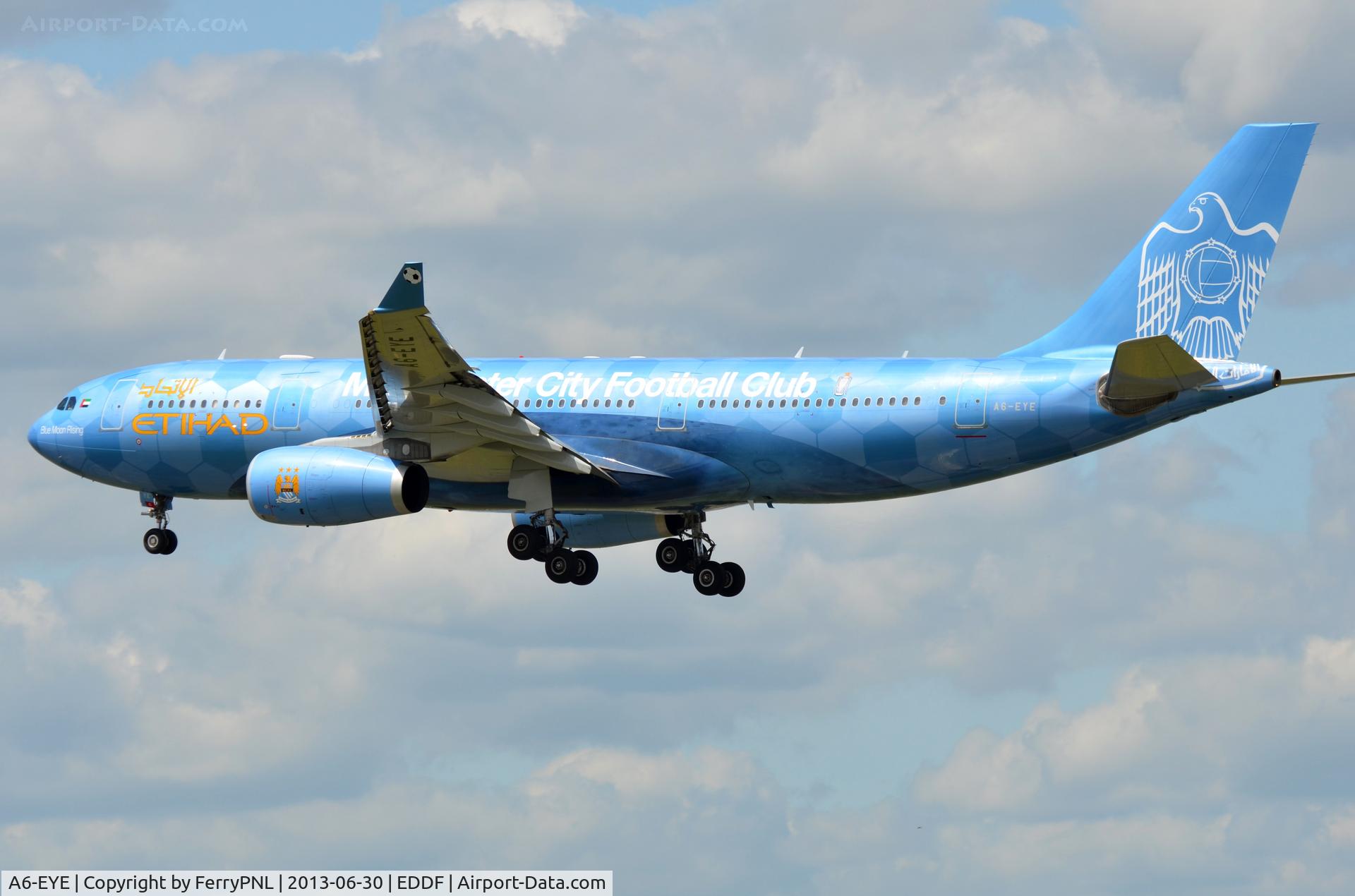 A6-EYE, 2005 Airbus A330-243 C/N 688, Etihad A332 logojet