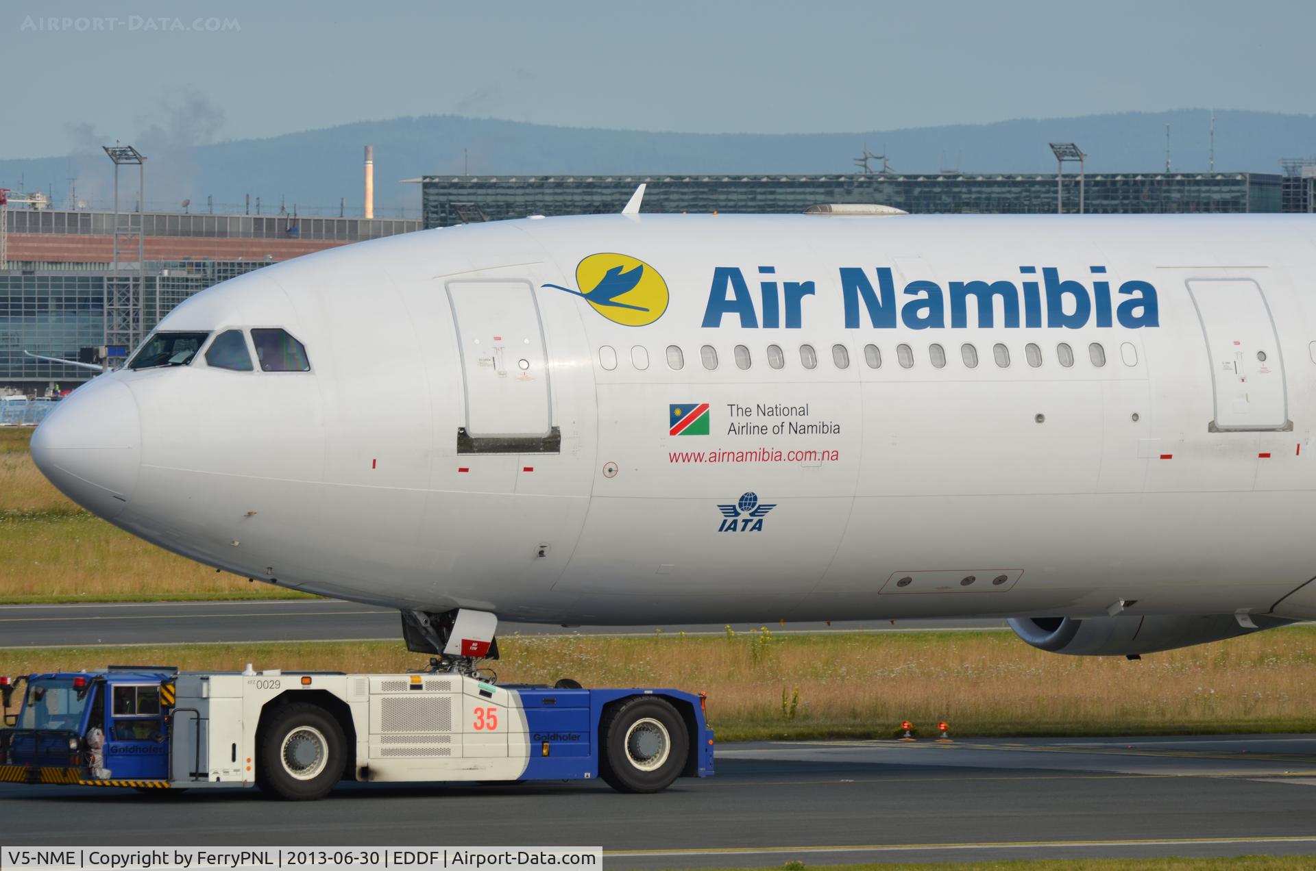 V5-NME, 1994 Airbus A340-311 C/N 051, Front office