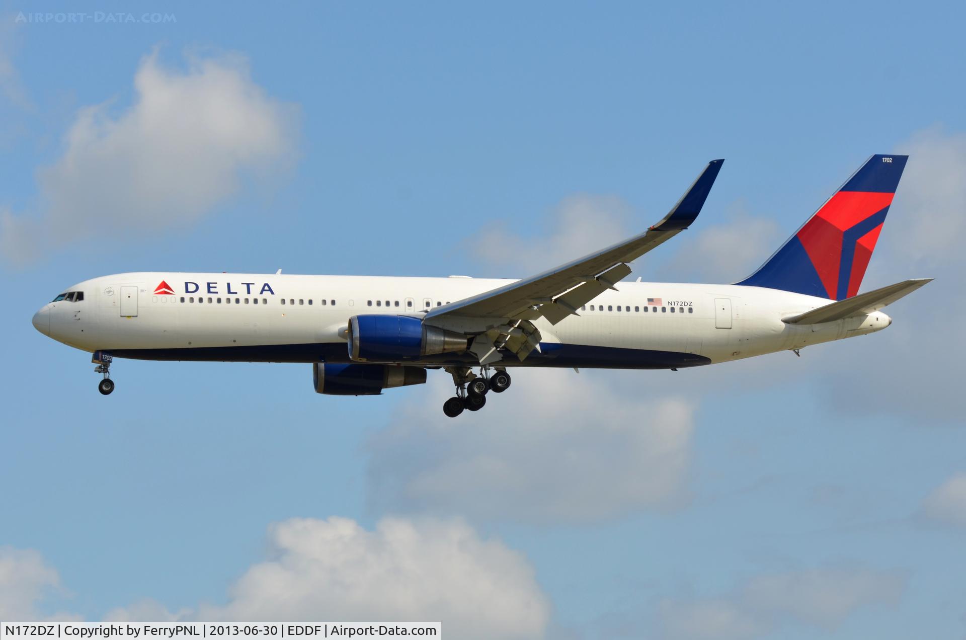 N172DZ, 1998 Boeing 767-332 C/N 29691, Delta B763 landing in FRA